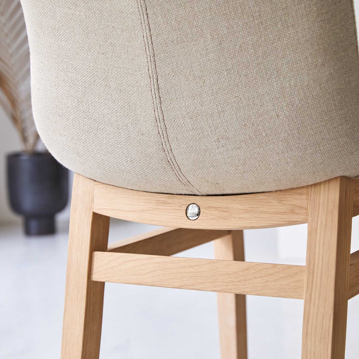 Cocoon - Stuhl linen aus massivem Eichenholz Cocoon - Stuhl linen aus massivem Eichenholz