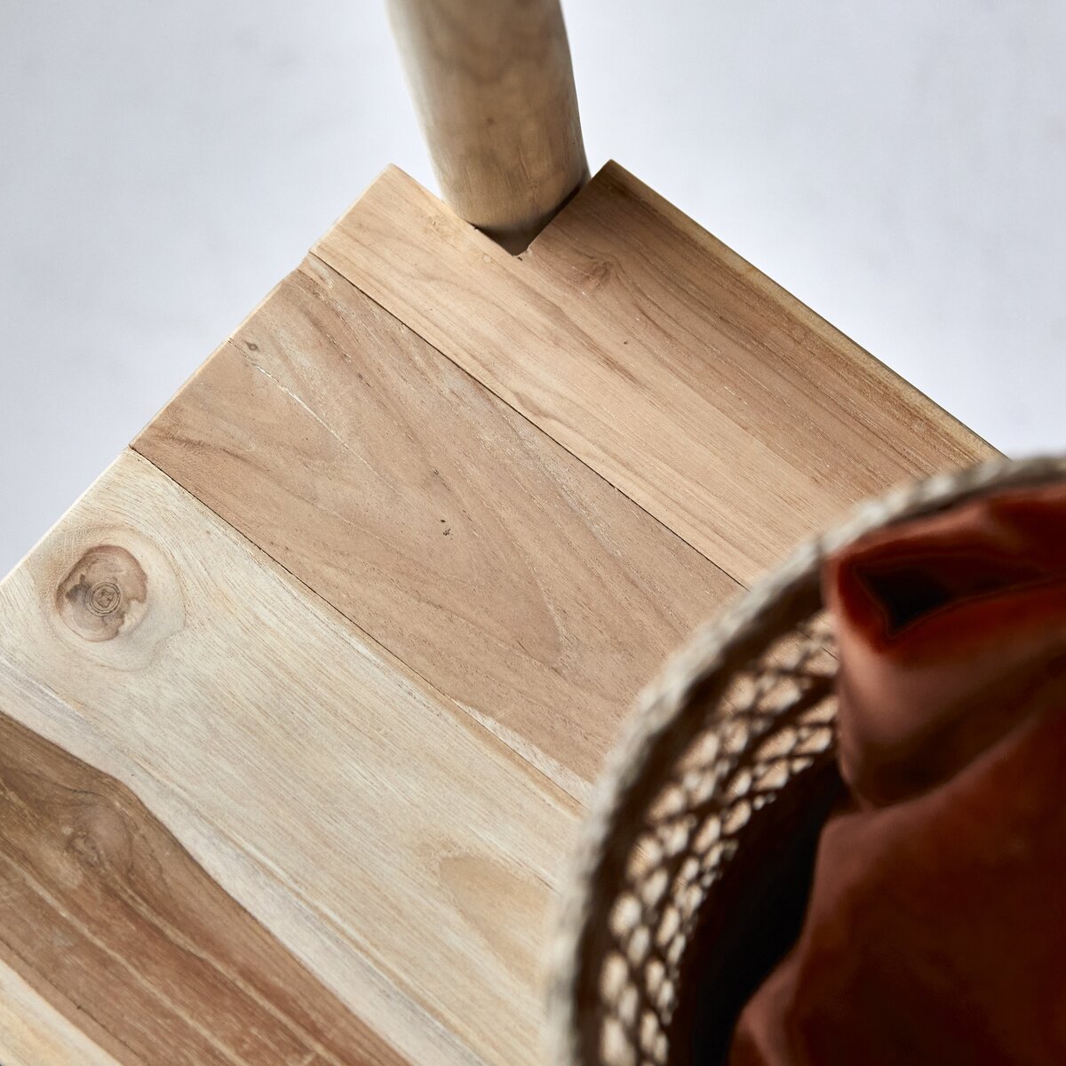 Kilim - Kleiderablage aus massivem Teakholz Kilim - Kleiderablage aus massivem Teakholz