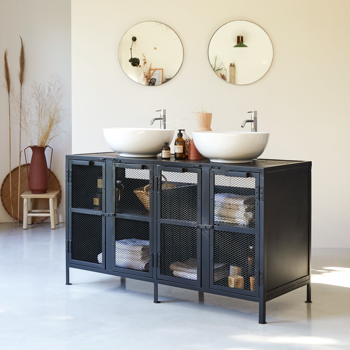 Romy - Waschtischunterschrank aus Mangoholz und Metall 140 cm Romy - Waschtischunterschrank aus Mangoholz und Metall 140 cm