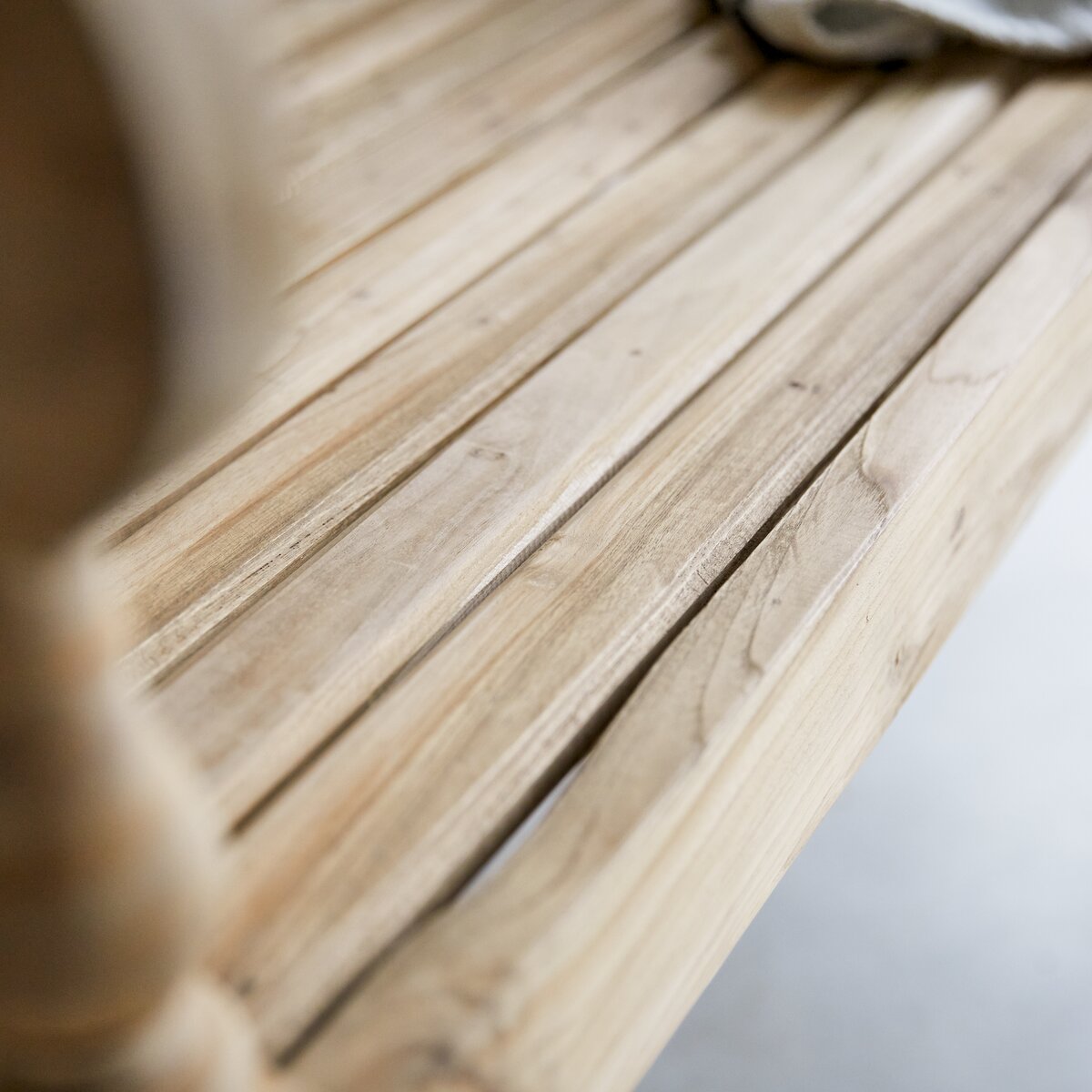 Banc d'intérieur en bois massif de Manguier vernis clair