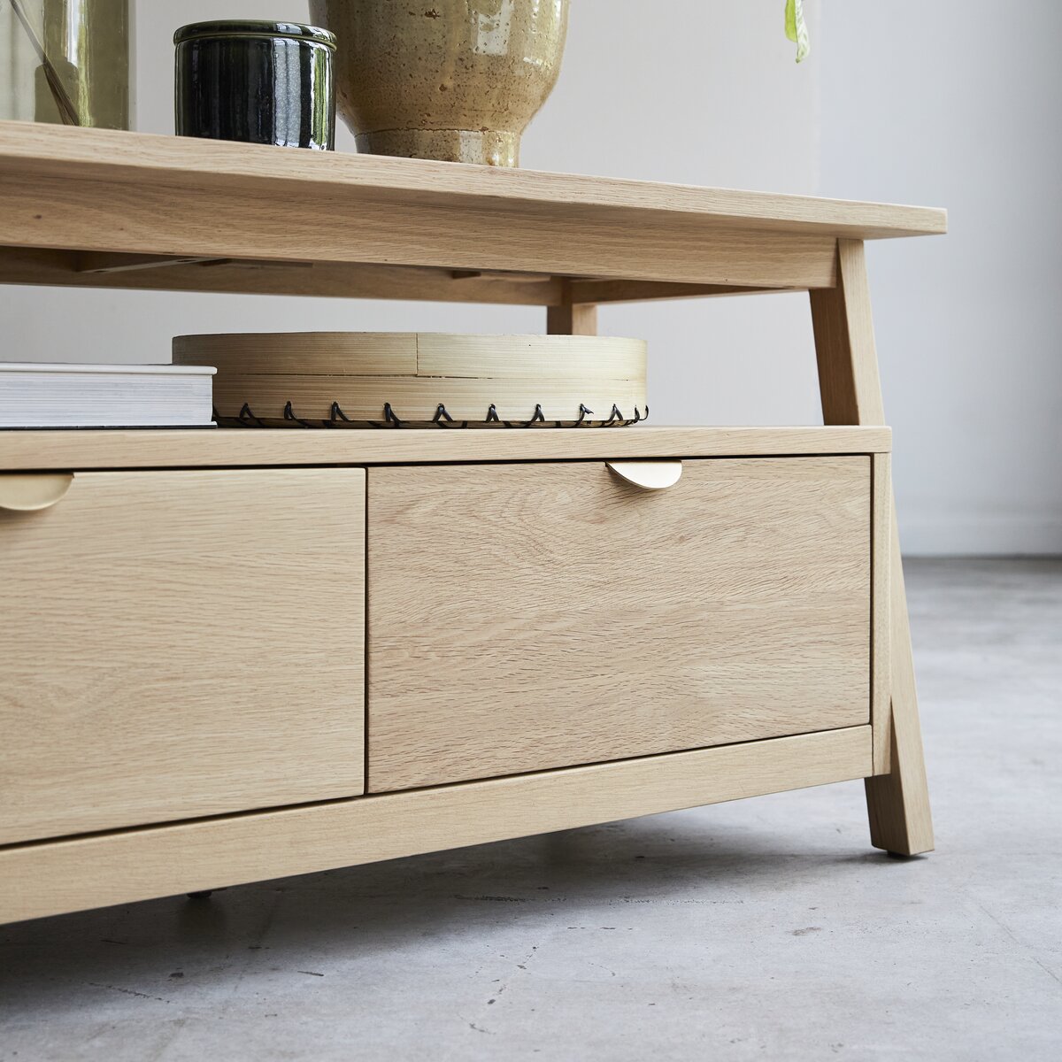 Pola - TV Schrank aus massivem Eichenholz 150 cm Pola - TV Schrank aus massivem Eichenholz 150 cm