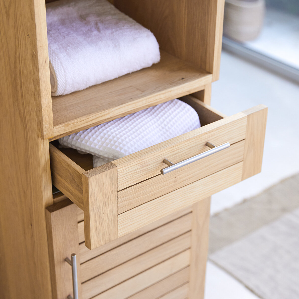 Soho - Hochschrank aus massivem Eichenholz Soho - Hochschrank aus massivem Eichenholz