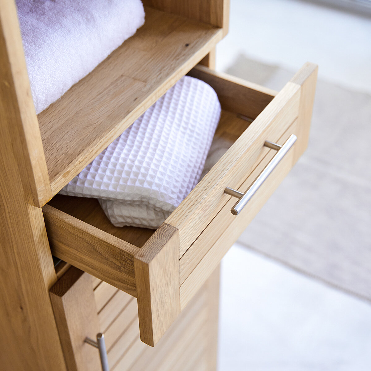 Hochschrank aus Eiche 180 cm – Aufbewahrungsmöbel fürs Badezimmer – Tikamoon
