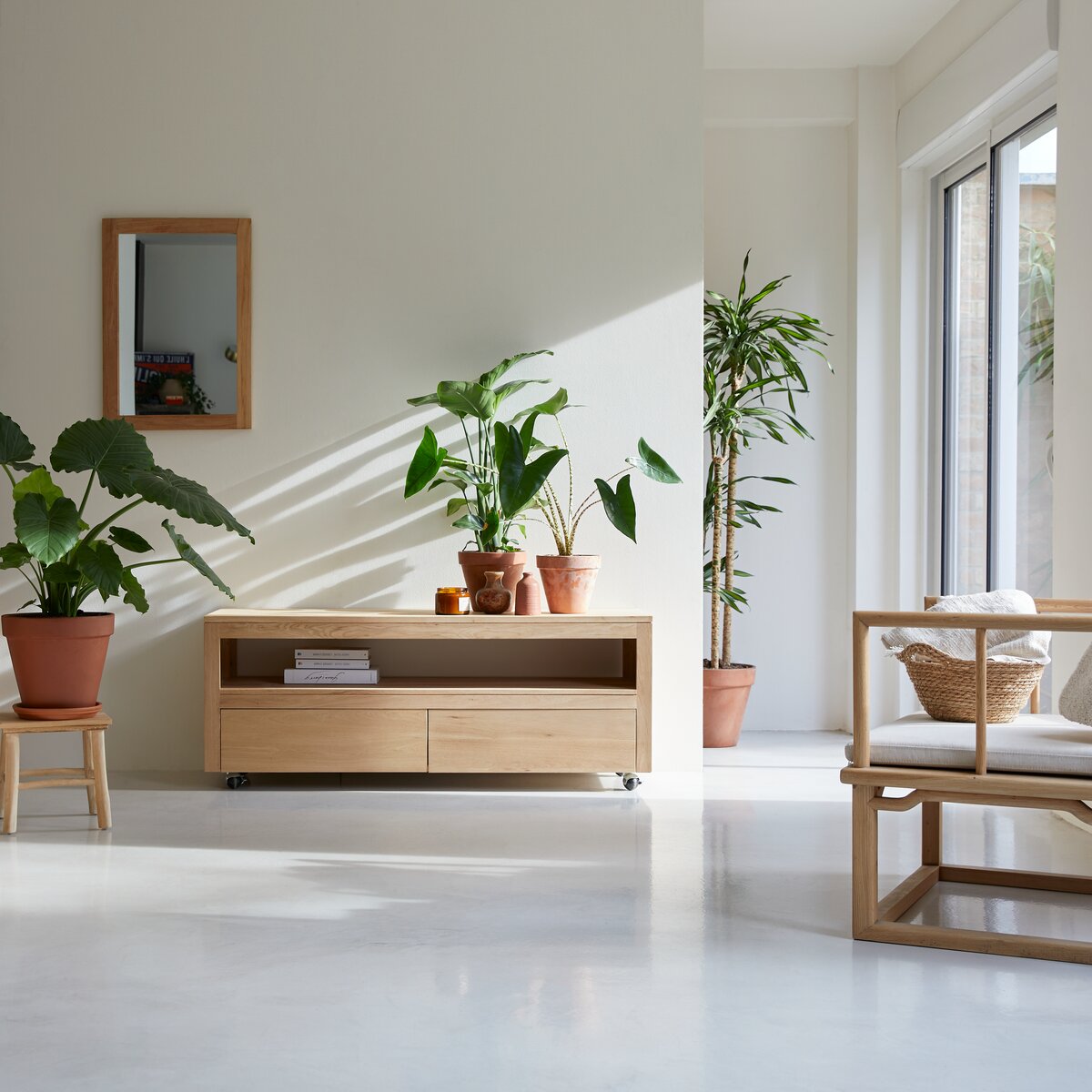 Anoa - TV Schrank aus massivem Eichenholz 140 cm Anoa - TV Schrank aus massivem Eichenholz 140 cm