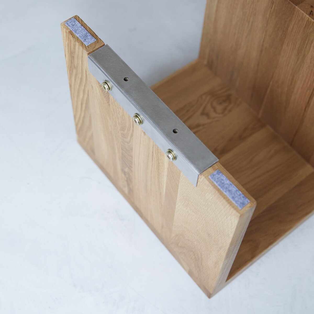 Easy - Wandregal aus massiver Eiche Easy - Wandregal aus massiver Eiche