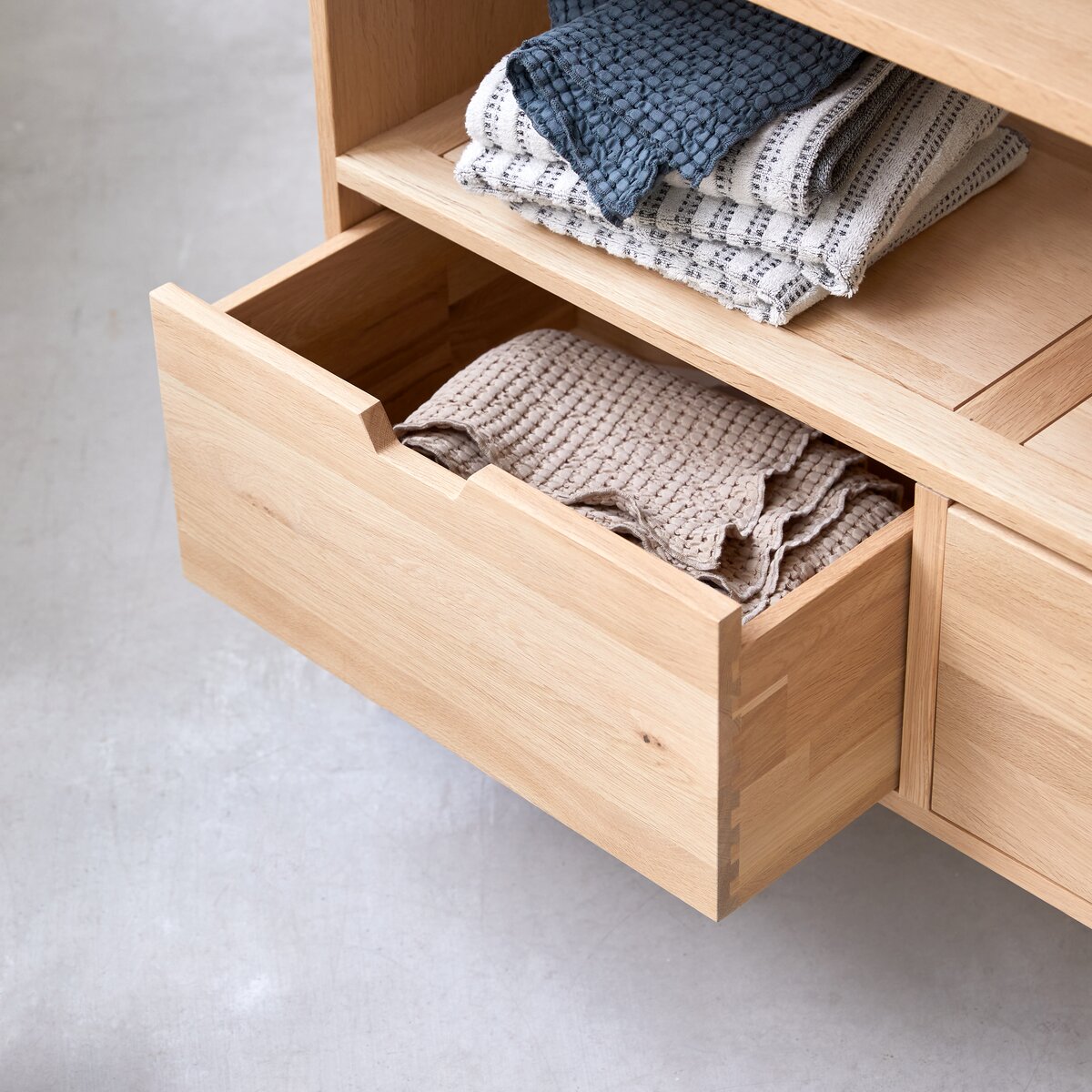 Kwarto - Waschtischunterschrank aus massiver Eiche 110 cm Kwarto - Waschtischunterschrank aus massiver Eiche 110 cm