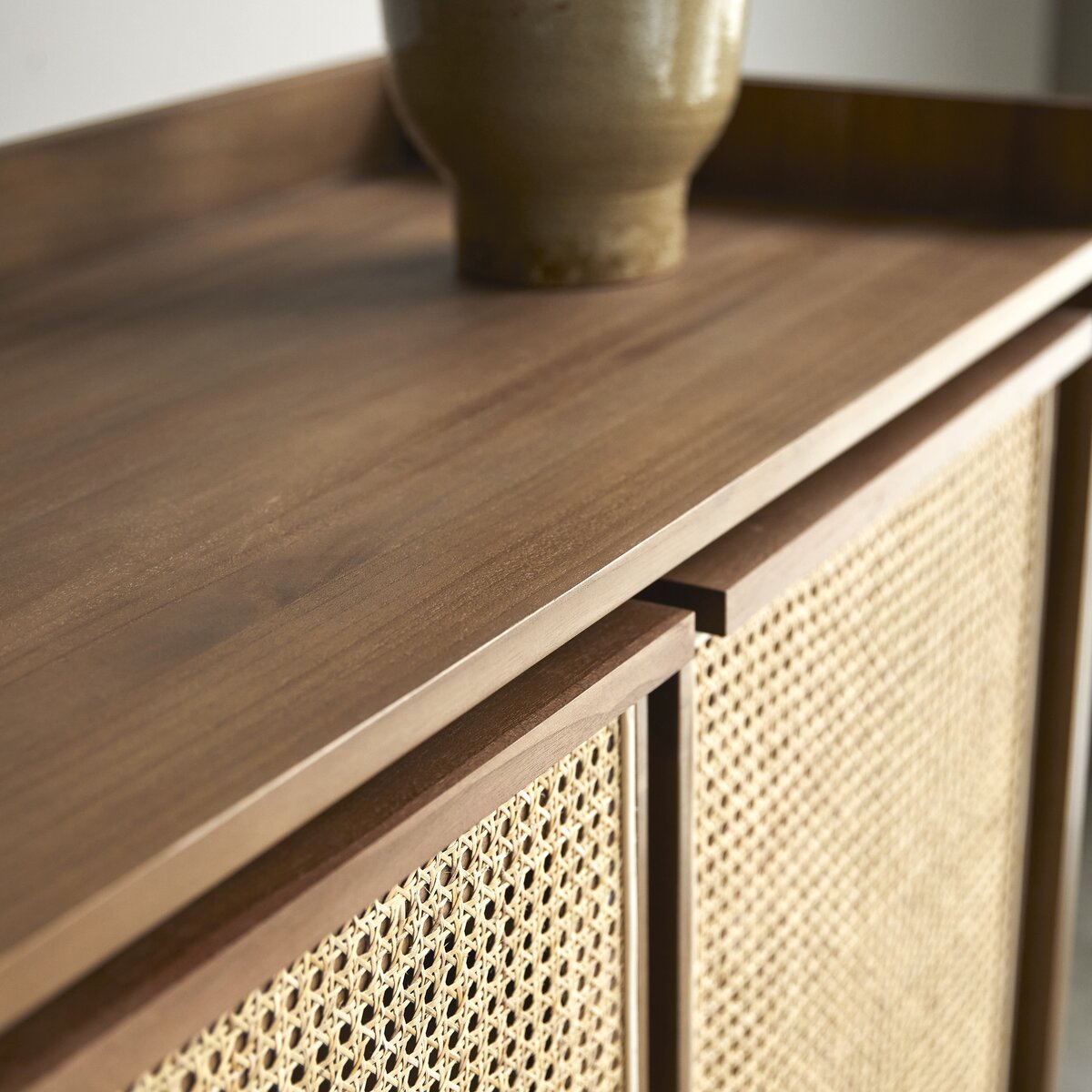 Roots - Armoire en teck massif et cannage Roots - Armoire en teck massif et cannage
