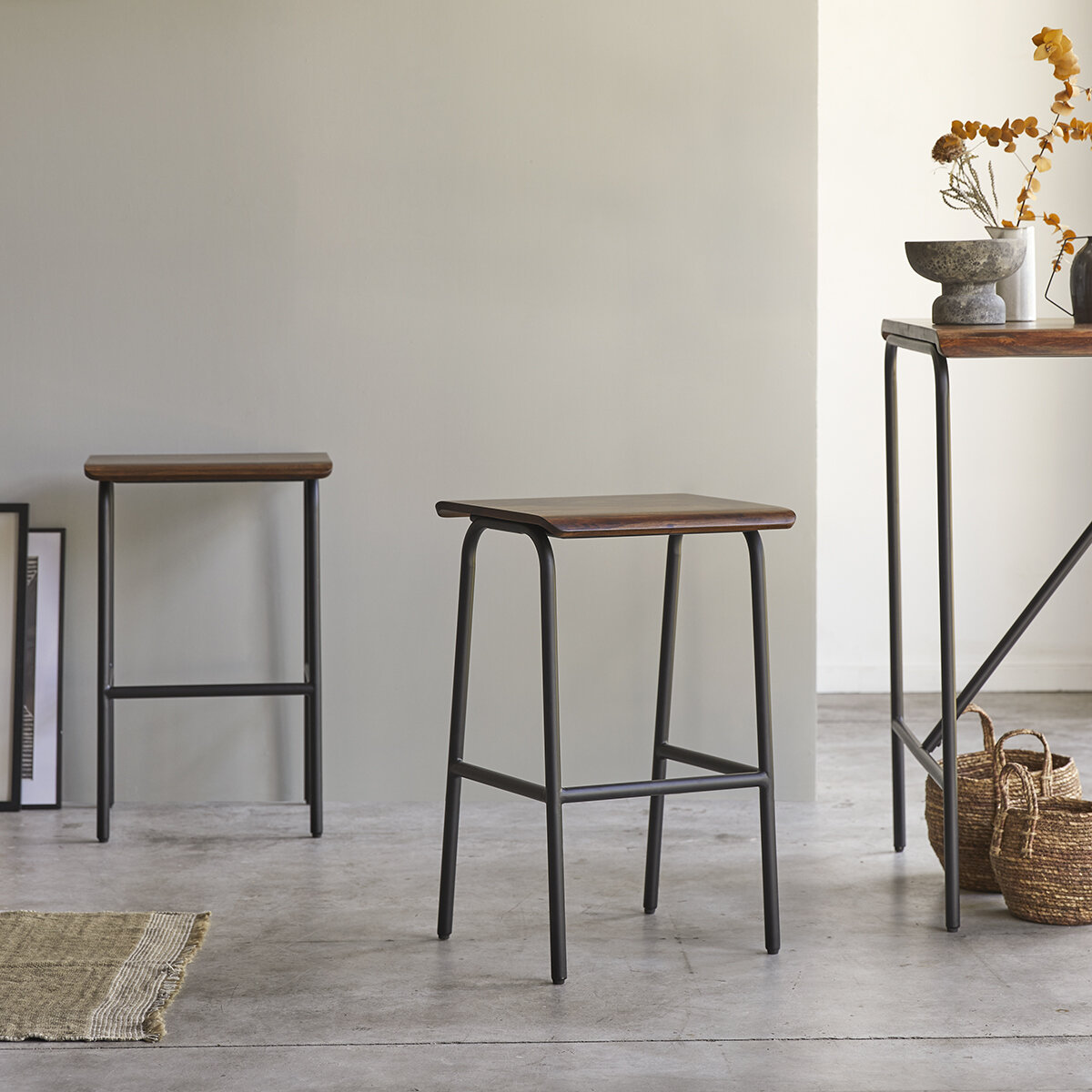 Talia - Hoher Hocker aus massivem Palisanderholz und Metall Talia - Hoher Hocker aus massivem Palisanderholz und Metall