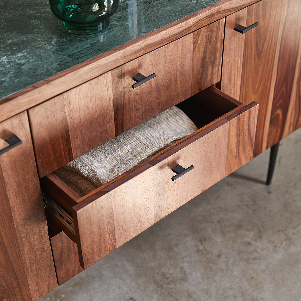 Jade - Buffet en palissandre massif et marbre 175 cm Jade - Buffet en palissandre massif et marbre 175 cm