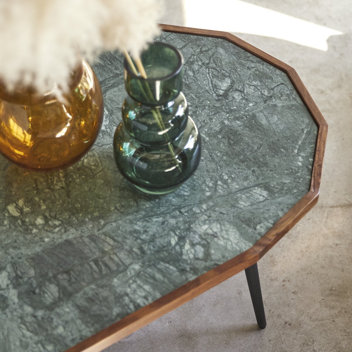 Jade - Couchtisch aus massivem Palisanderholz und Marmor Jade - Couchtisch aus massivem Palisanderholz und Marmor