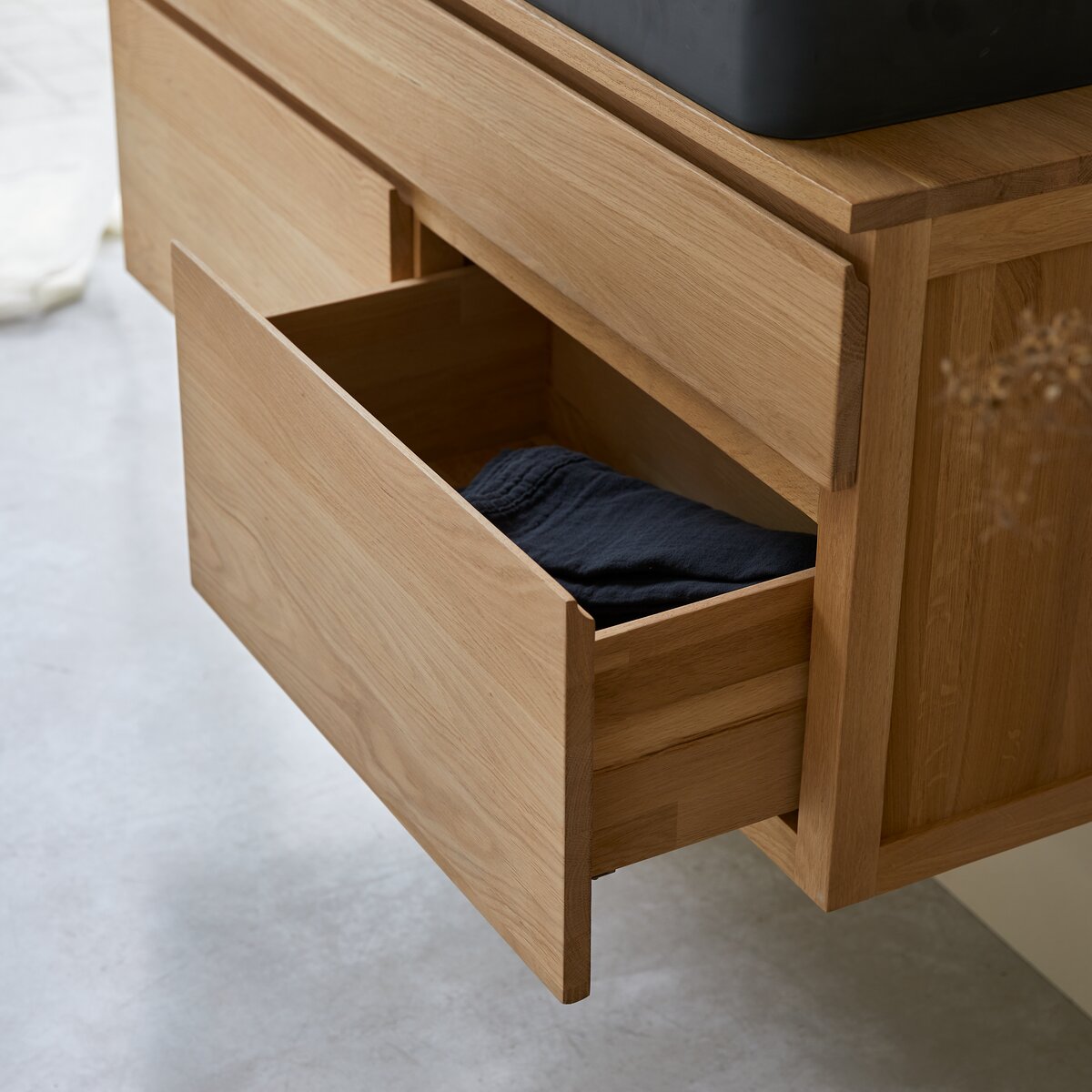 Jacob - Waschtischunterschrank aus massiver Eiche 120 cm Jacob - Waschtischunterschrank aus massiver Eiche 120 cm