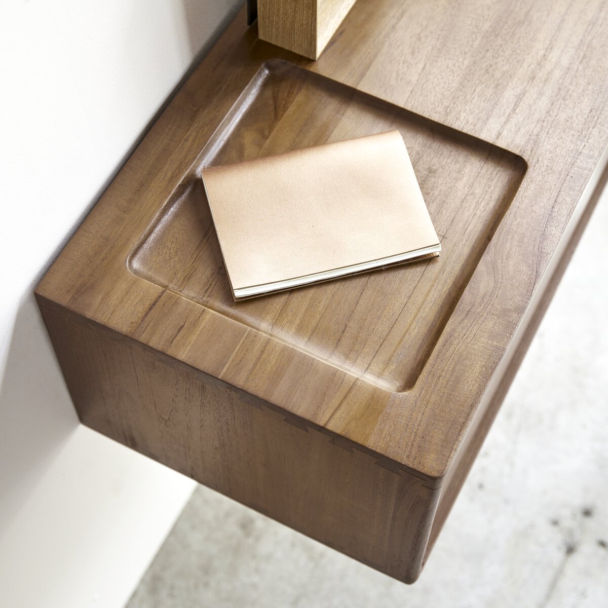 Circa - Comodino in teak massello 1 cassetto Circa - Comodino in teak massello 1 cassetto