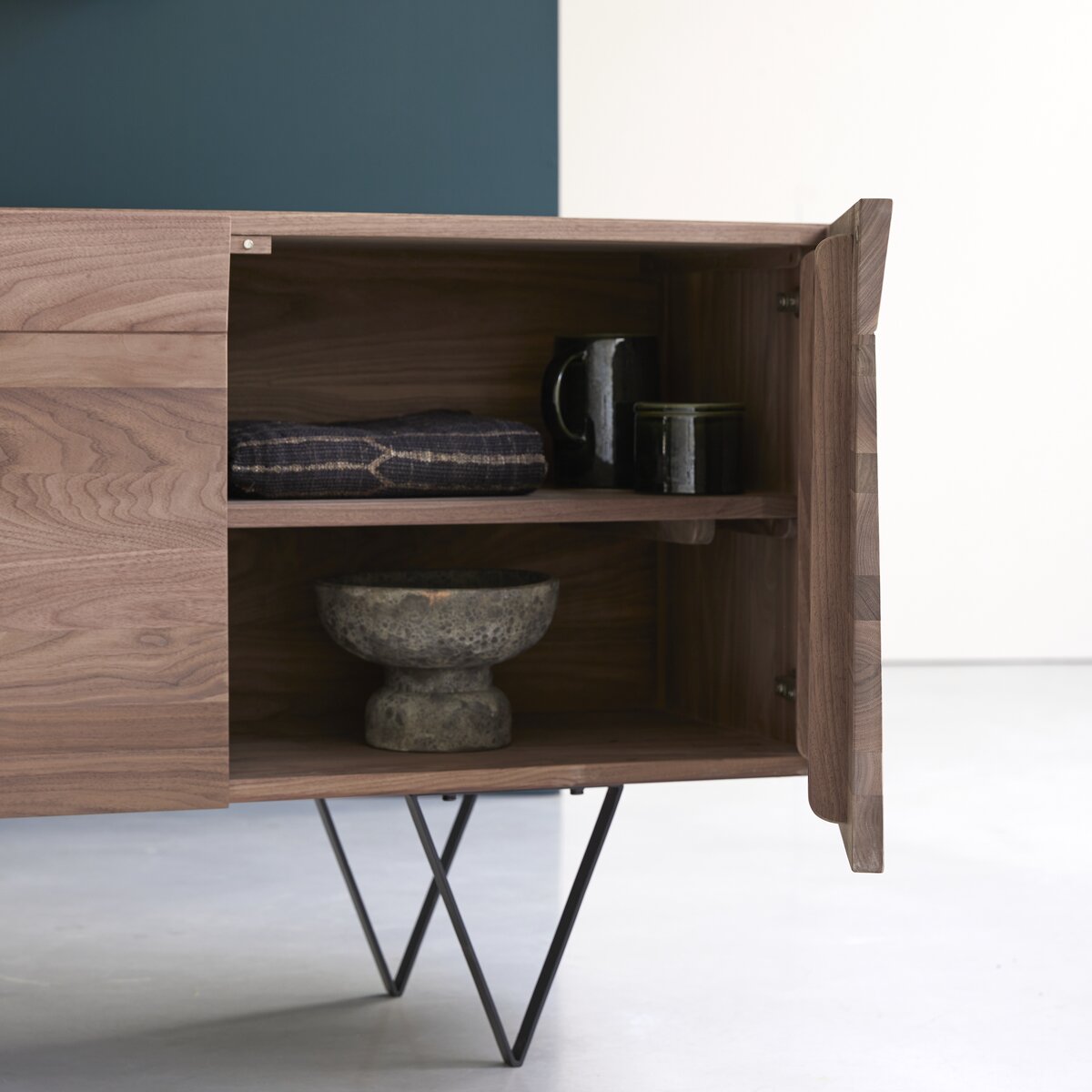 Metric - Buffet en noyer massif 175 cm Metric - Buffet en noyer massif 175 cm