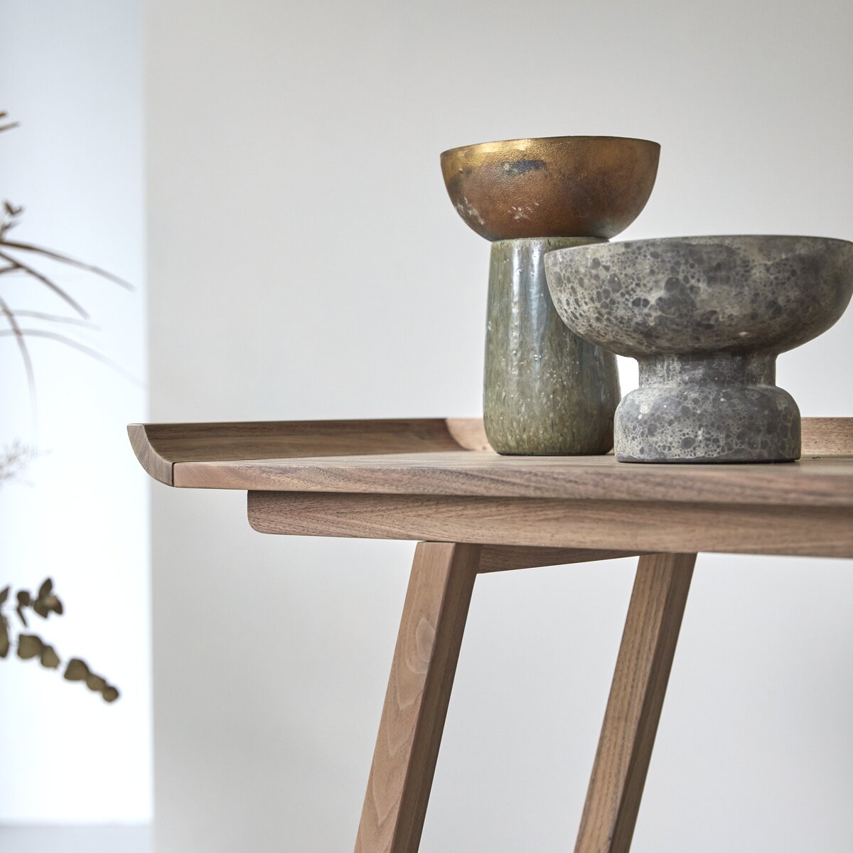 Pampa - Console haute en noyer massif Pampa - Console haute en noyer massif