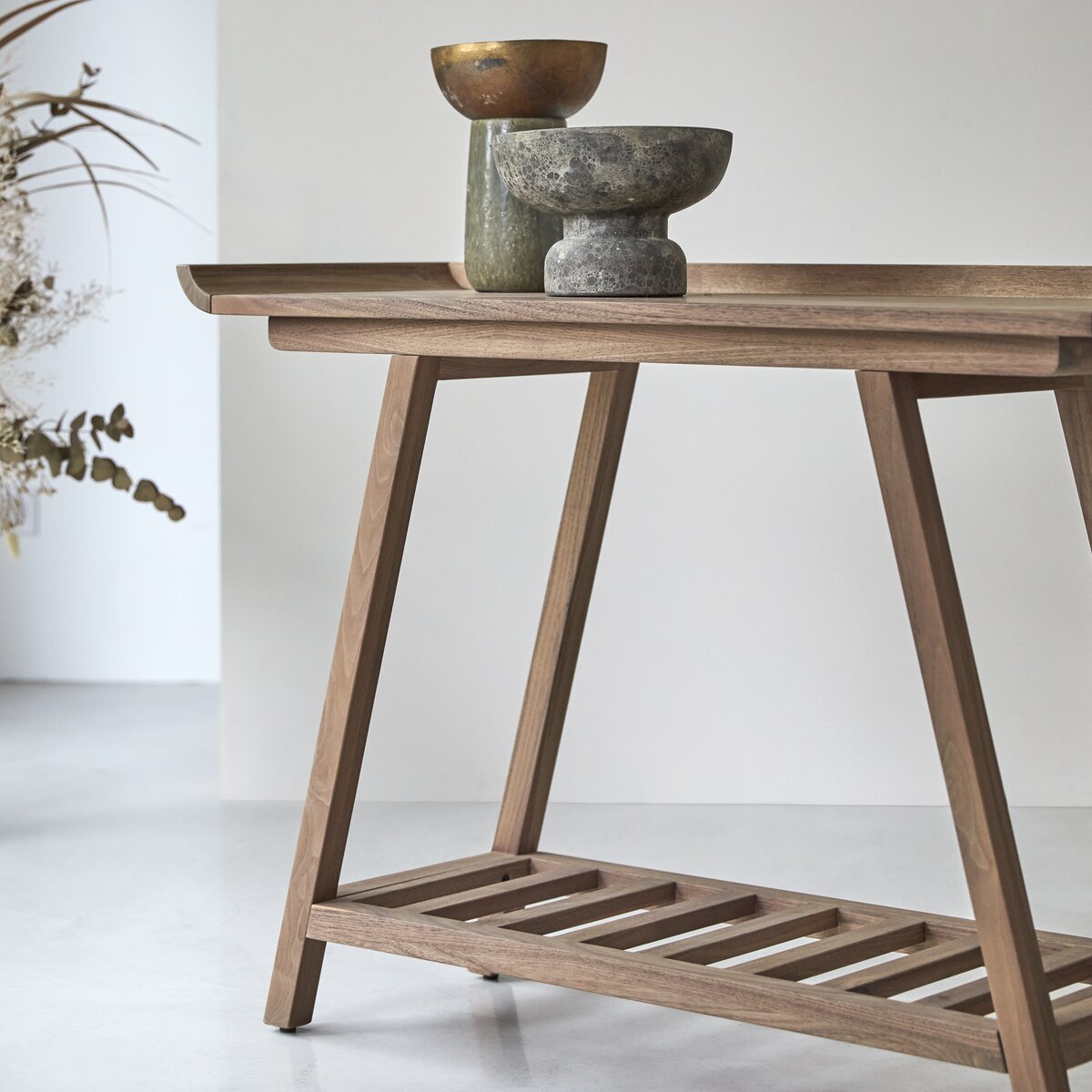 Pampa - Console haute en noyer massif Pampa - Console haute en noyer massif