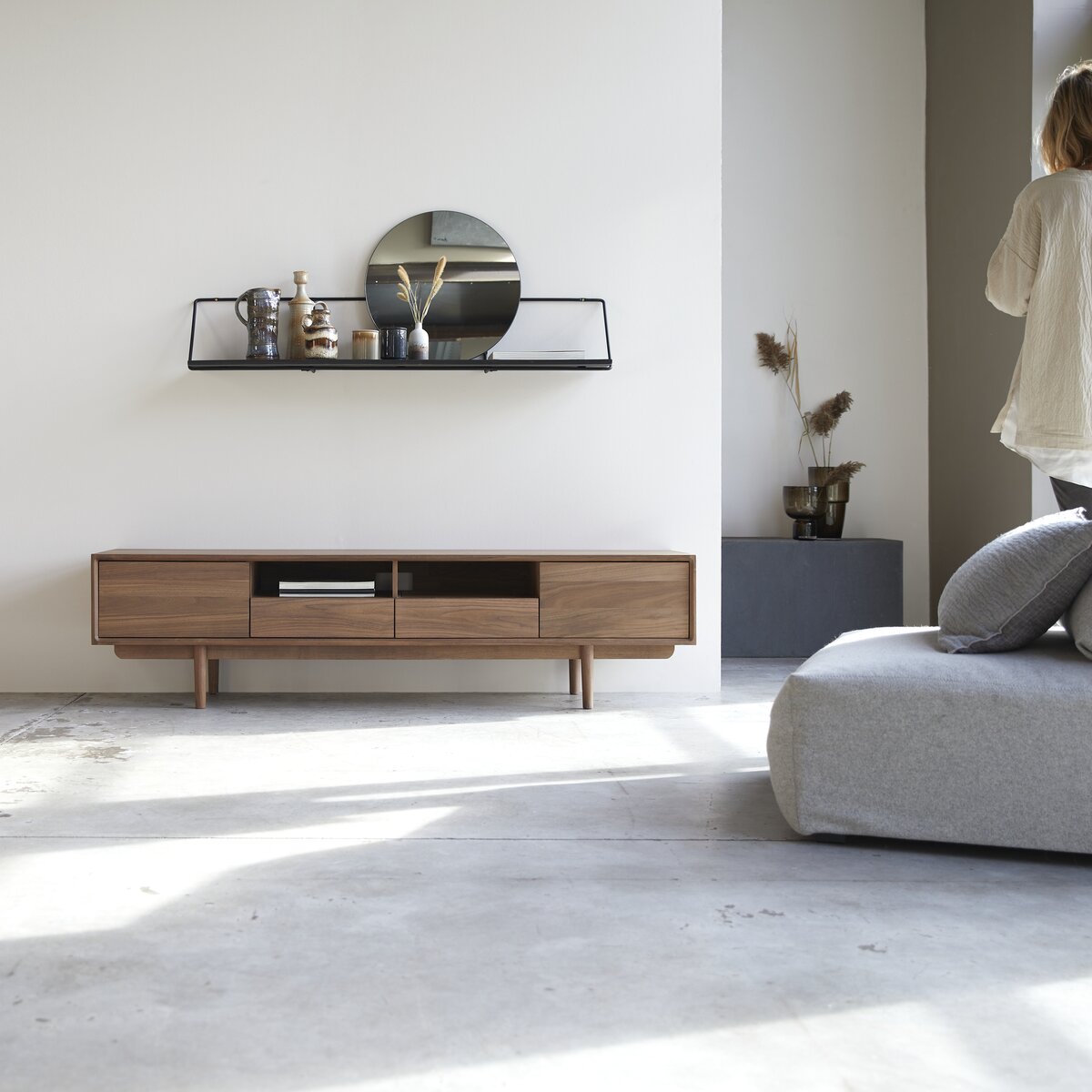 Ellie - Meuble TV en noyer massif 180 cm Ellie - Meuble TV en noyer massif 180 cm