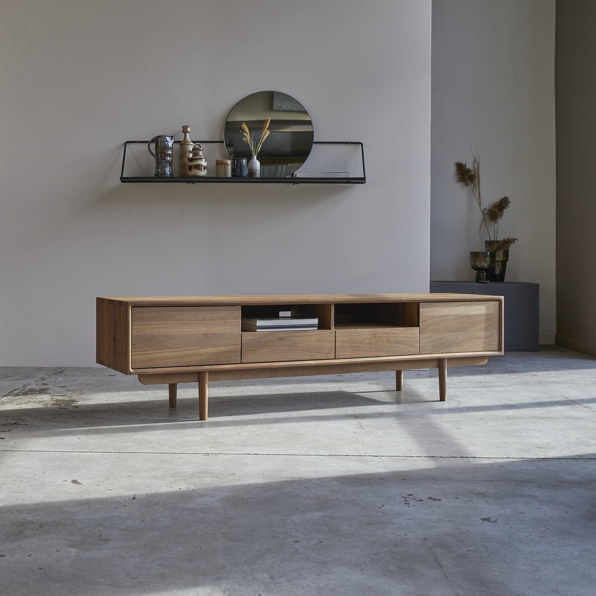 Ellie - Meuble TV en noyer massif 180 cm Ellie - Meuble TV en noyer massif 180 cm