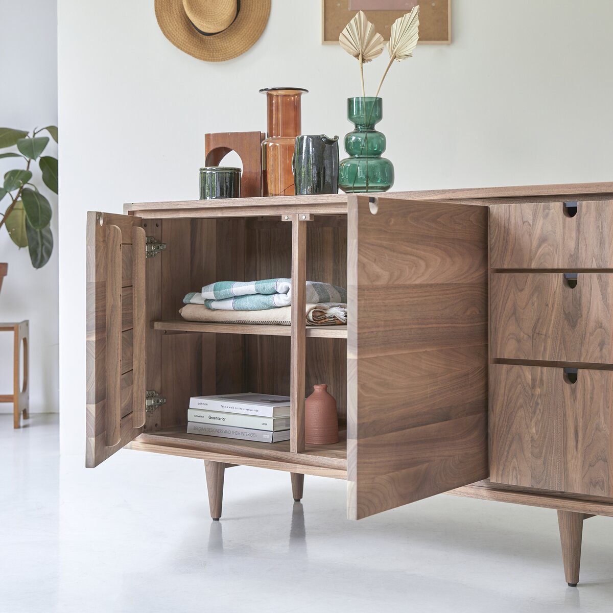 Jonàk - Buffet en noyer massif 145 cm Jonàk - Buffet en noyer massif 145 cm