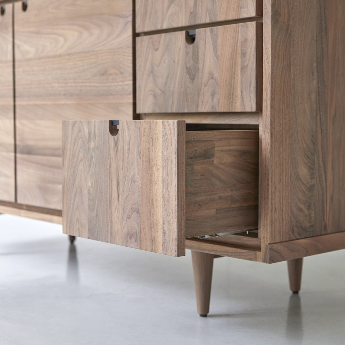Jonàk - Buffet en noyer massif 145 cm Jonàk - Buffet en noyer massif 145 cm