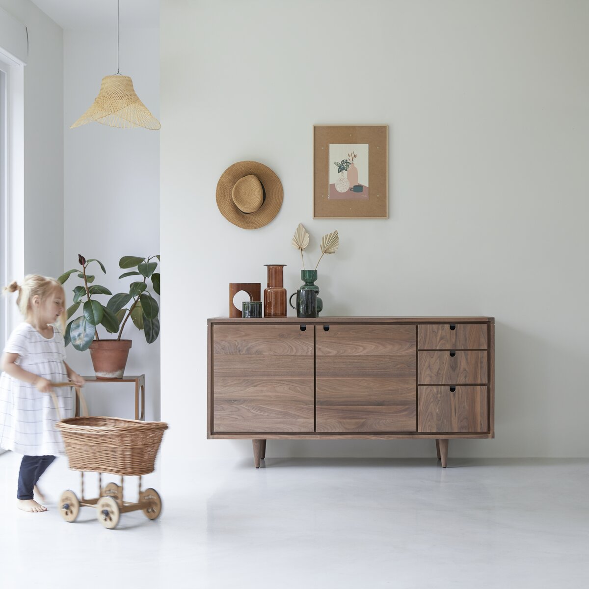 Jonàk - Buffet en noyer massif 145 cm Jonàk - Buffet en noyer massif 145 cm