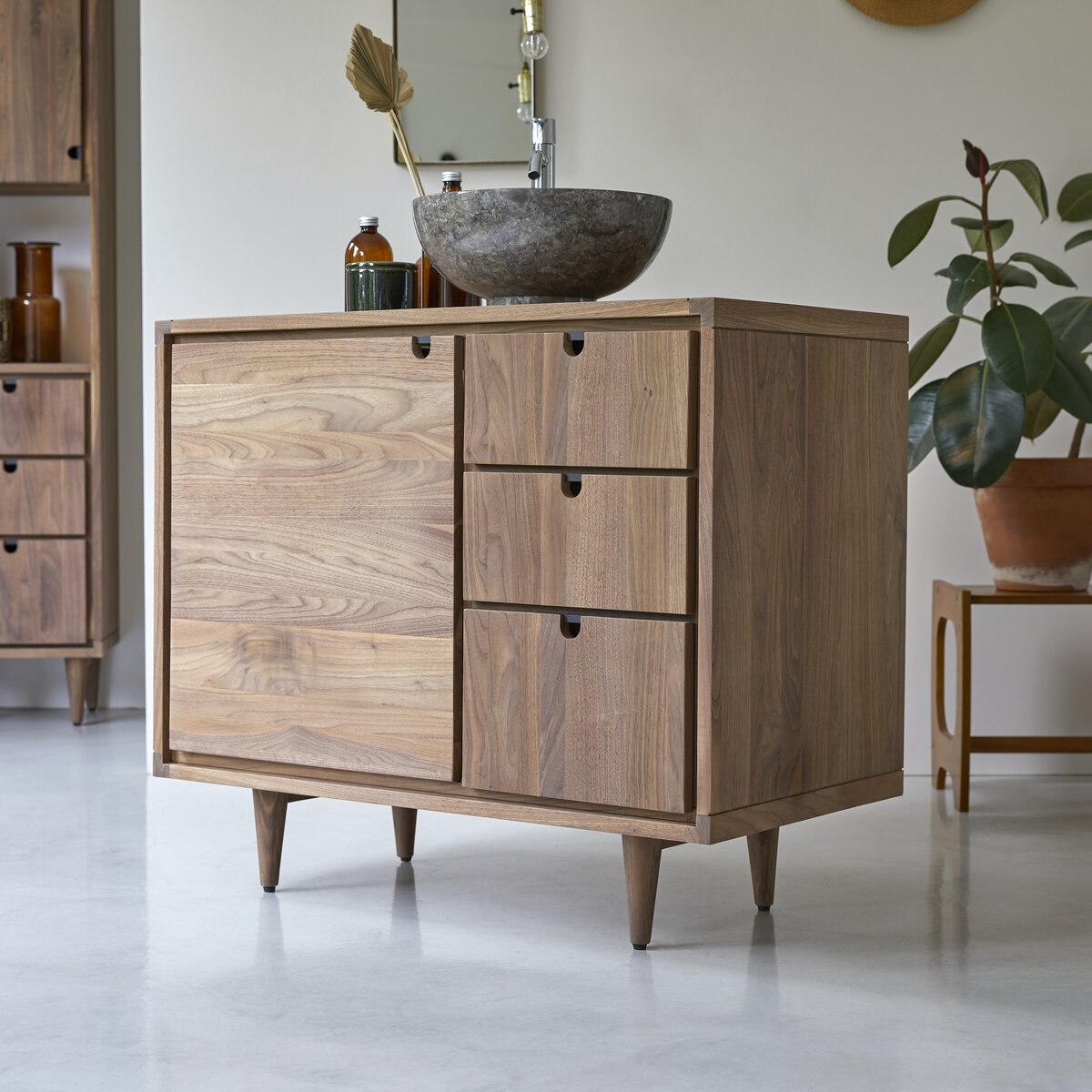 Jonàk - Waschtischunterschrank aus massivem Nussbaum 95 cm Jonàk - Waschtischunterschrank aus massivem Nussbaum 95 cm