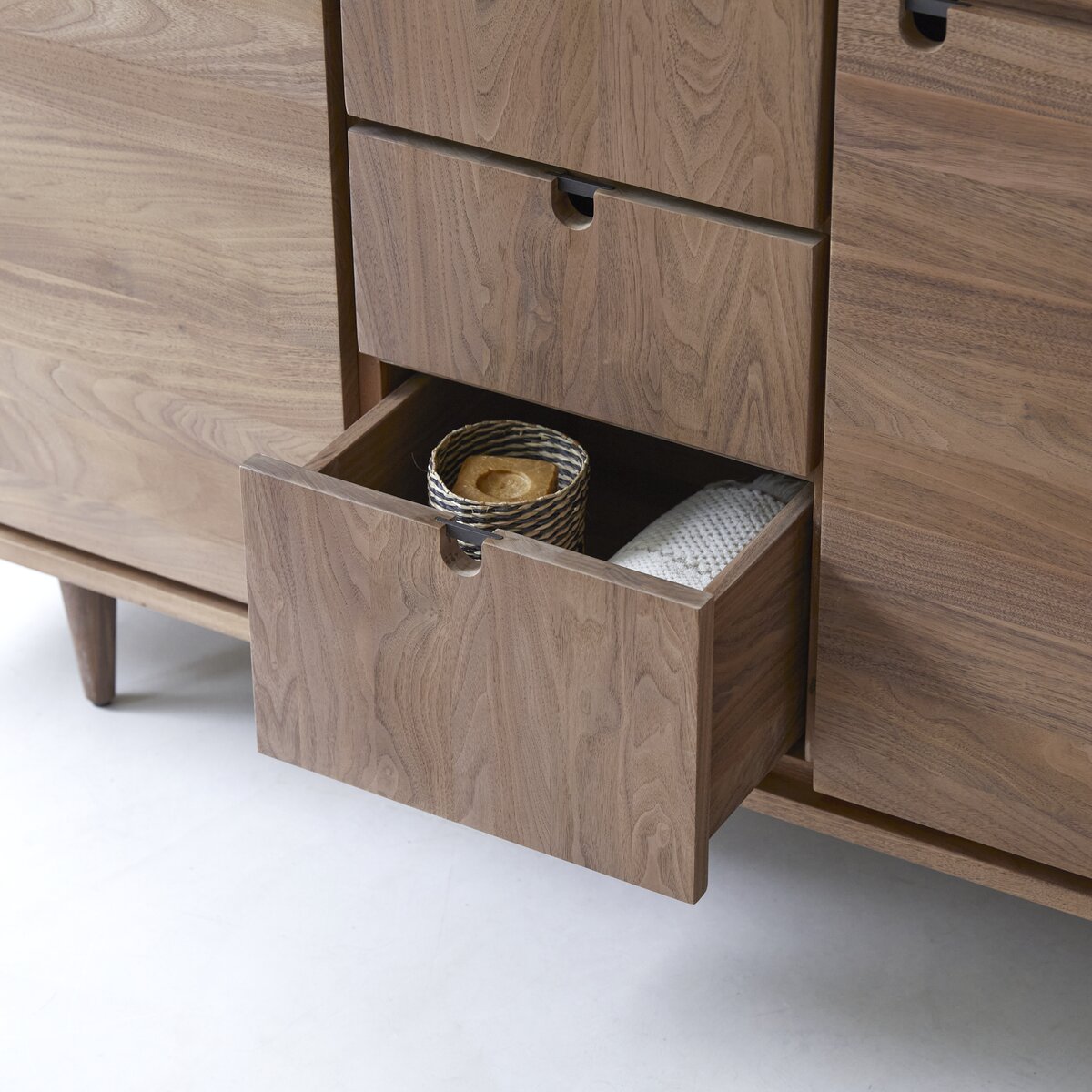 Jonàk - Mueble bajo lavado en nogal macizo 145 cm Jonàk - Mueble bajo lavado en nogal macizo 145 cm
