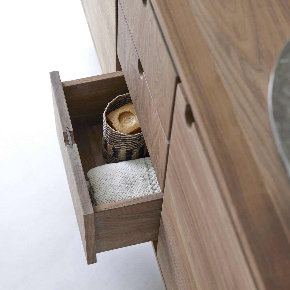 Jonàk - Mueble bajo lavado en nogal macizo 145 cm Jonàk - Mueble bajo lavado en nogal macizo 145 cm