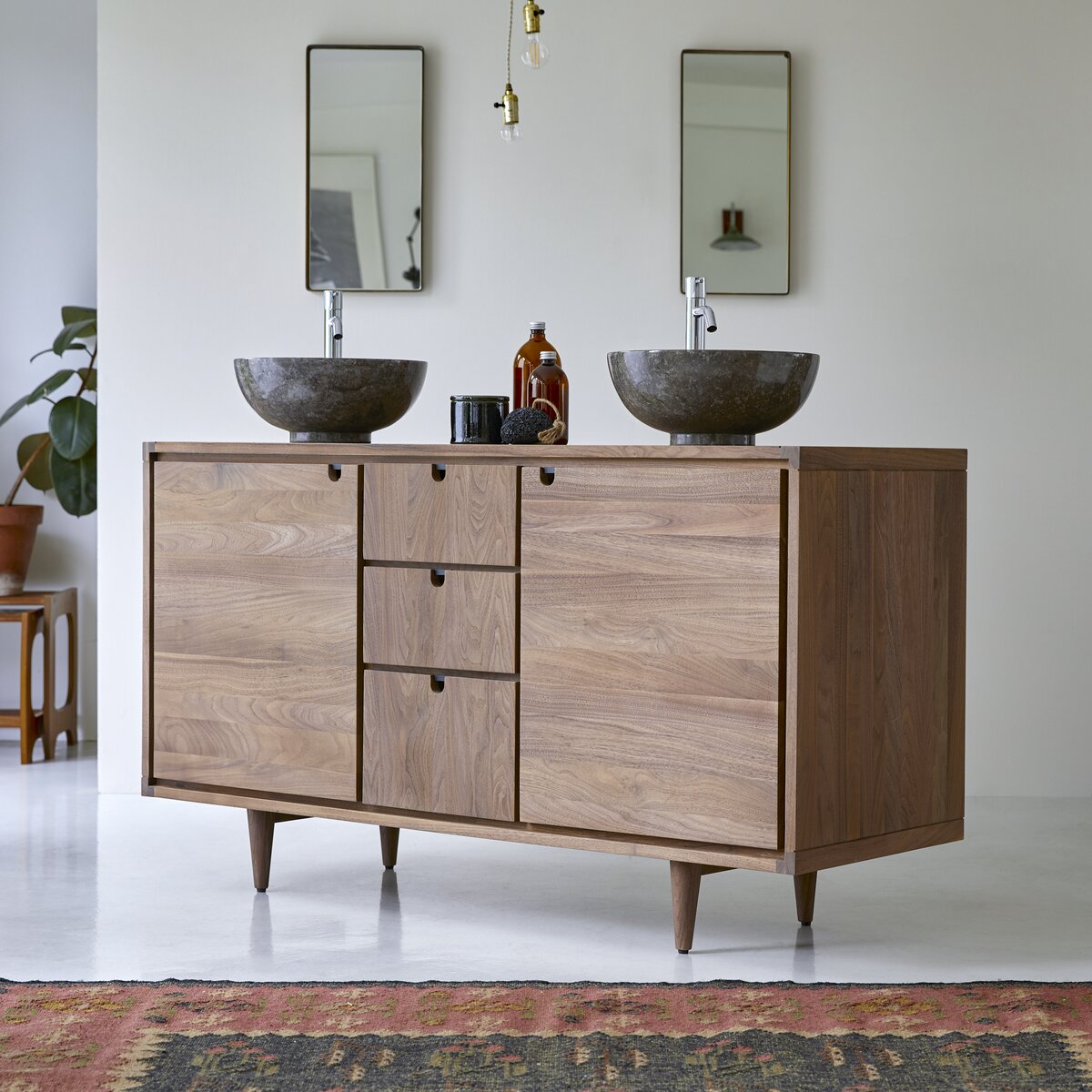 Jonàk - Mueble bajo lavado en nogal macizo 145 cm Jonàk - Mueble bajo lavado en nogal macizo 145 cm