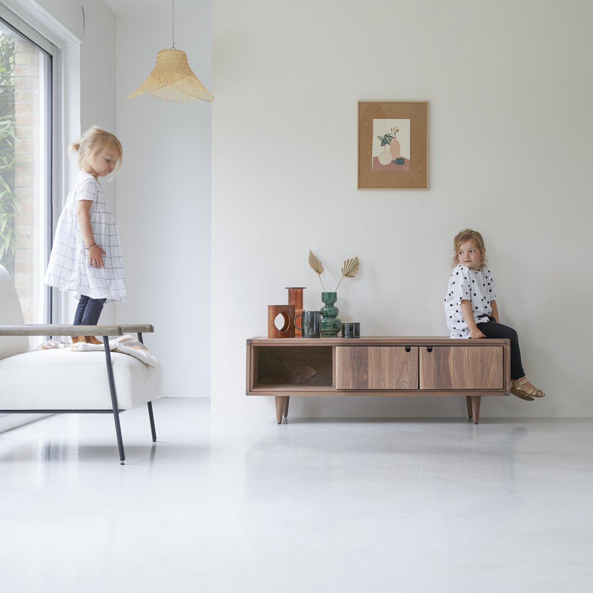 Jonàk - Mueble de TV de nogal macizo 140 cm Jonàk - Mueble de TV de nogal macizo 140 cm
