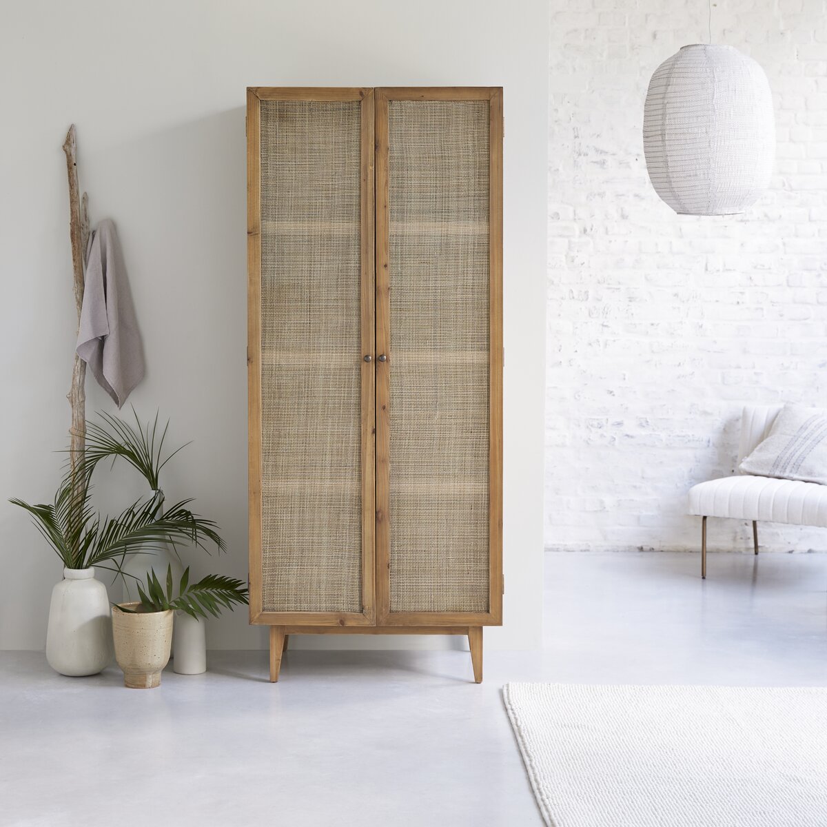 Armoire en pin et cannage 200 cm - Rangements de séjour - Tikamoon