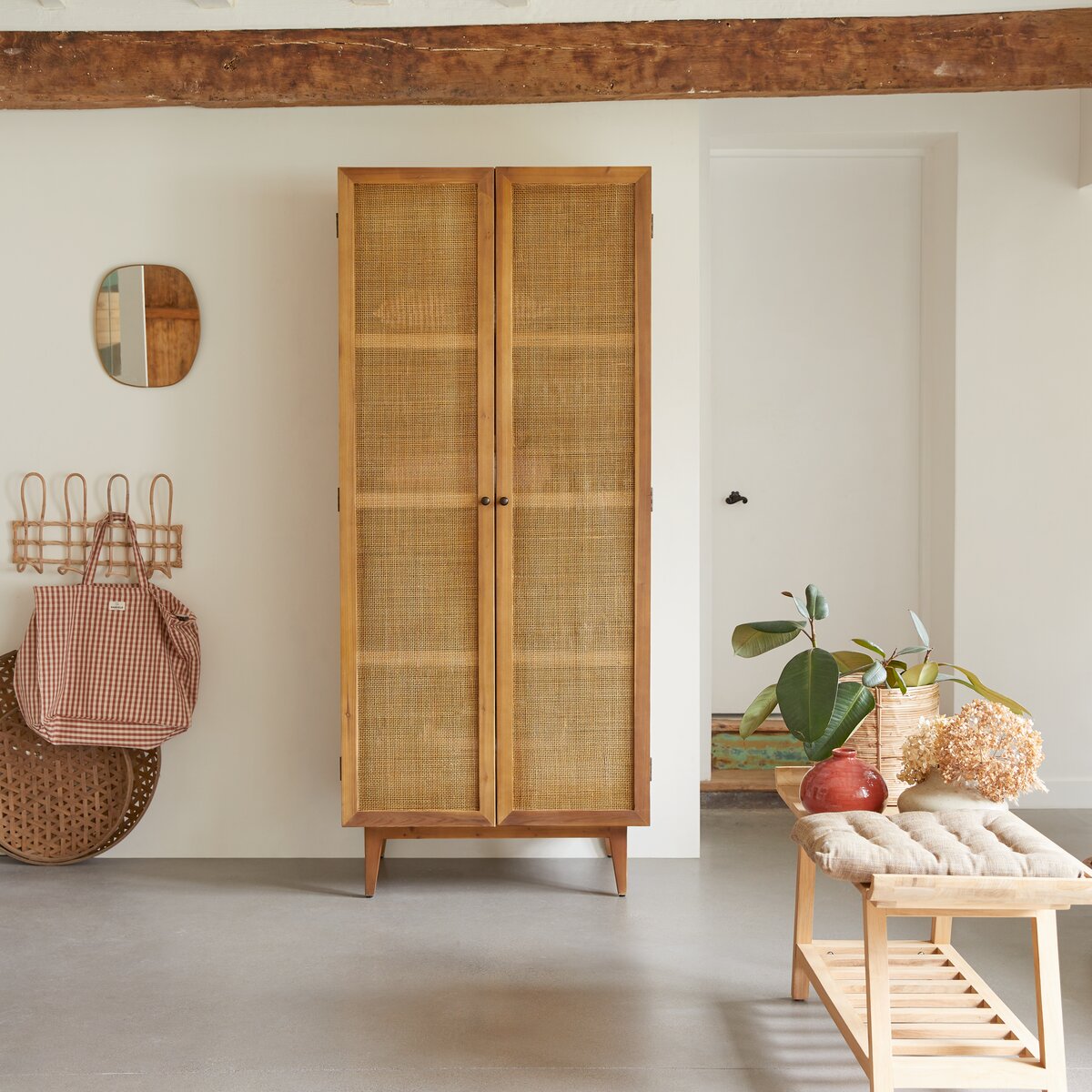 Ninon - Armoire de rangement en pin et cannage Ninon - Armoire de rangement en pin et cannage