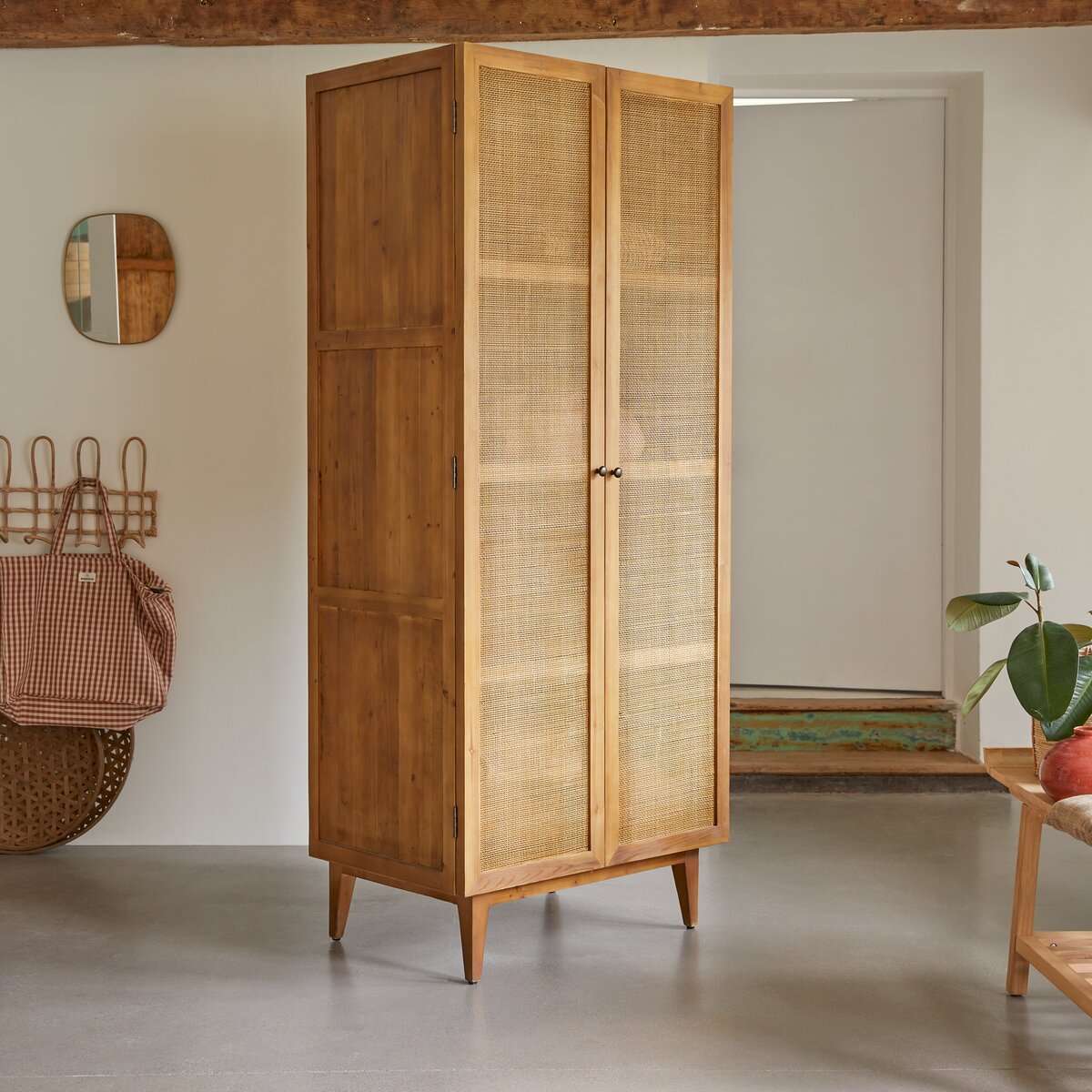 Relaxdays badkamerrek bamboe, met deur, met 4 opbegruimtes (in kast, 3 planken), badkamer of woonkamer, met deur, natuur
