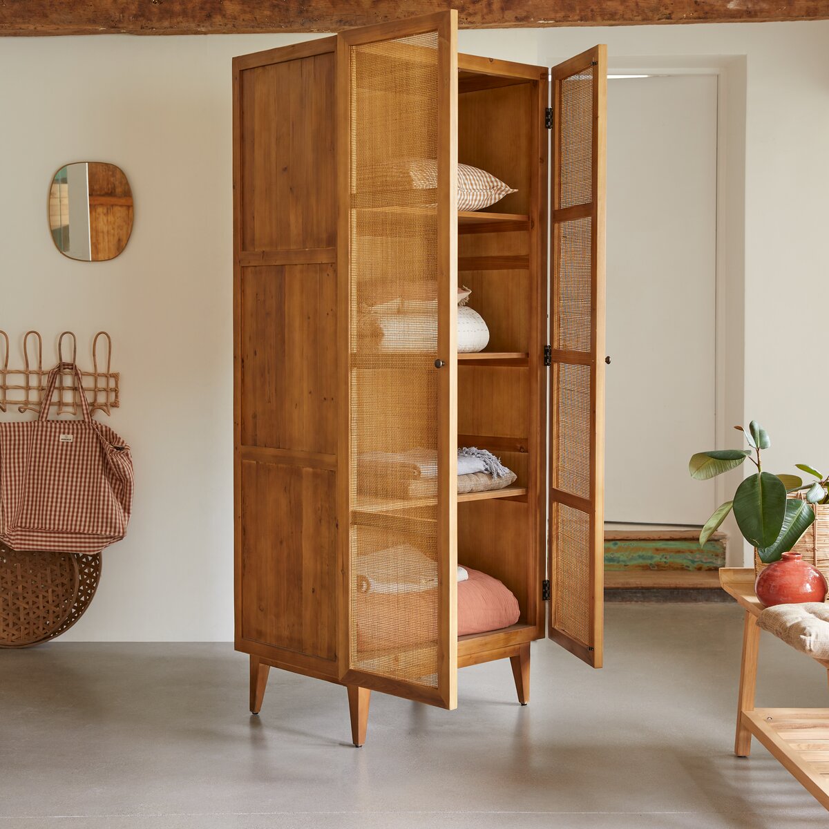 Ninon - Armoire de rangement en pin et cannage Ninon - Armoire de rangement en pin et cannage
