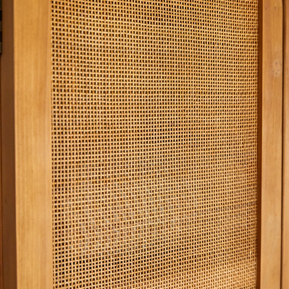 Armoire en pin et cannage 200 cm - Rangements de séjour - Tikamoon