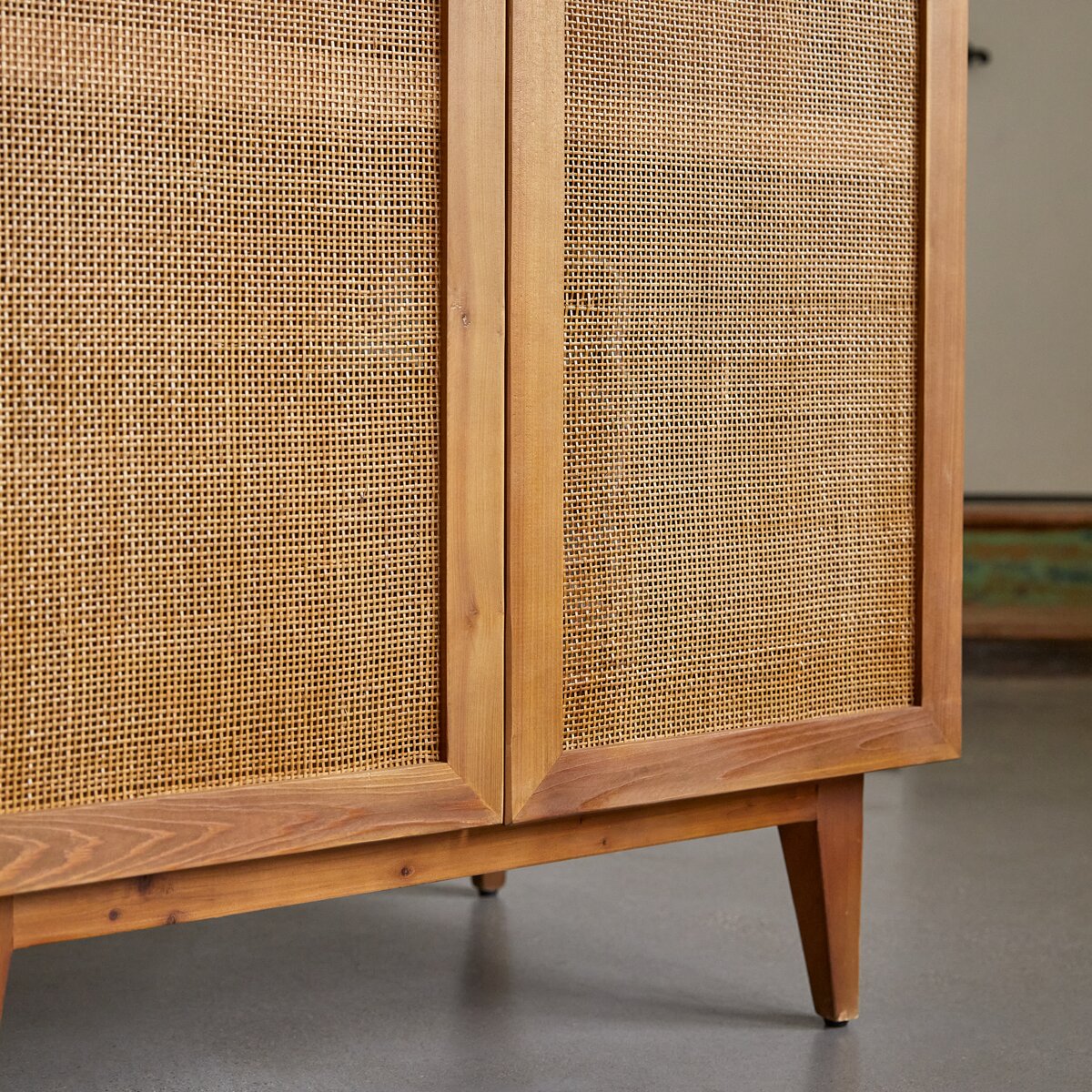 Ninon - Armoire de rangement en pin et cannage Ninon - Armoire de rangement en pin et cannage
