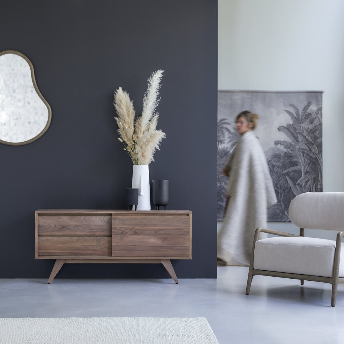 Esmée - Mueble de TV de nogal macizo 130 cm Esmée - Mueble de TV de nogal macizo 130 cm