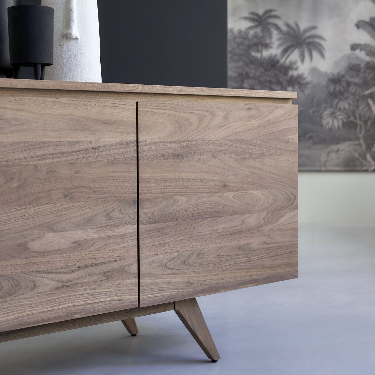 Esmée - Buffet in noce massello 180 cm Esmée - Buffet in noce massello 180 cm