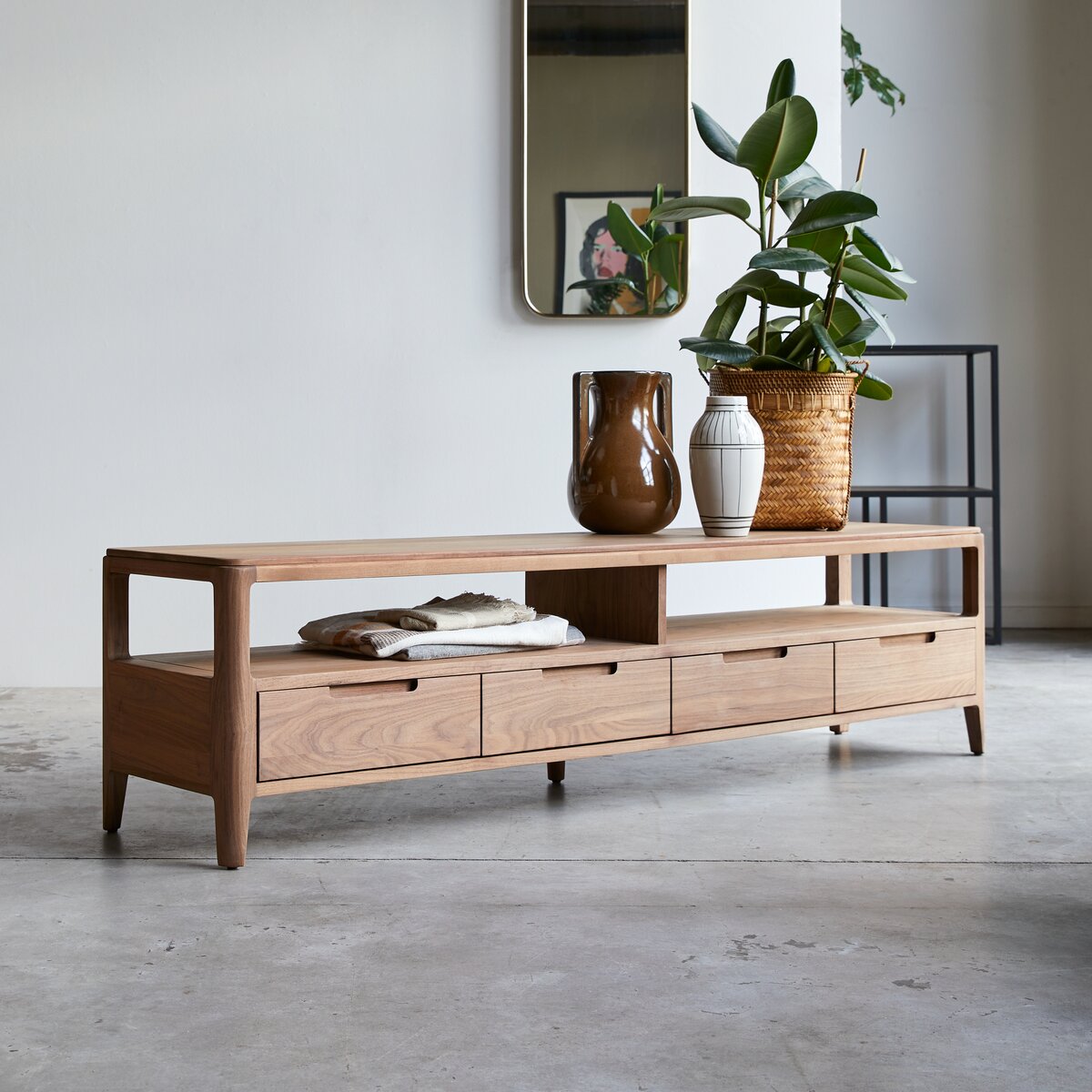 Arto - Meuble TV en noyer massif 180 cm Arto - Meuble TV en noyer massif 180 cm