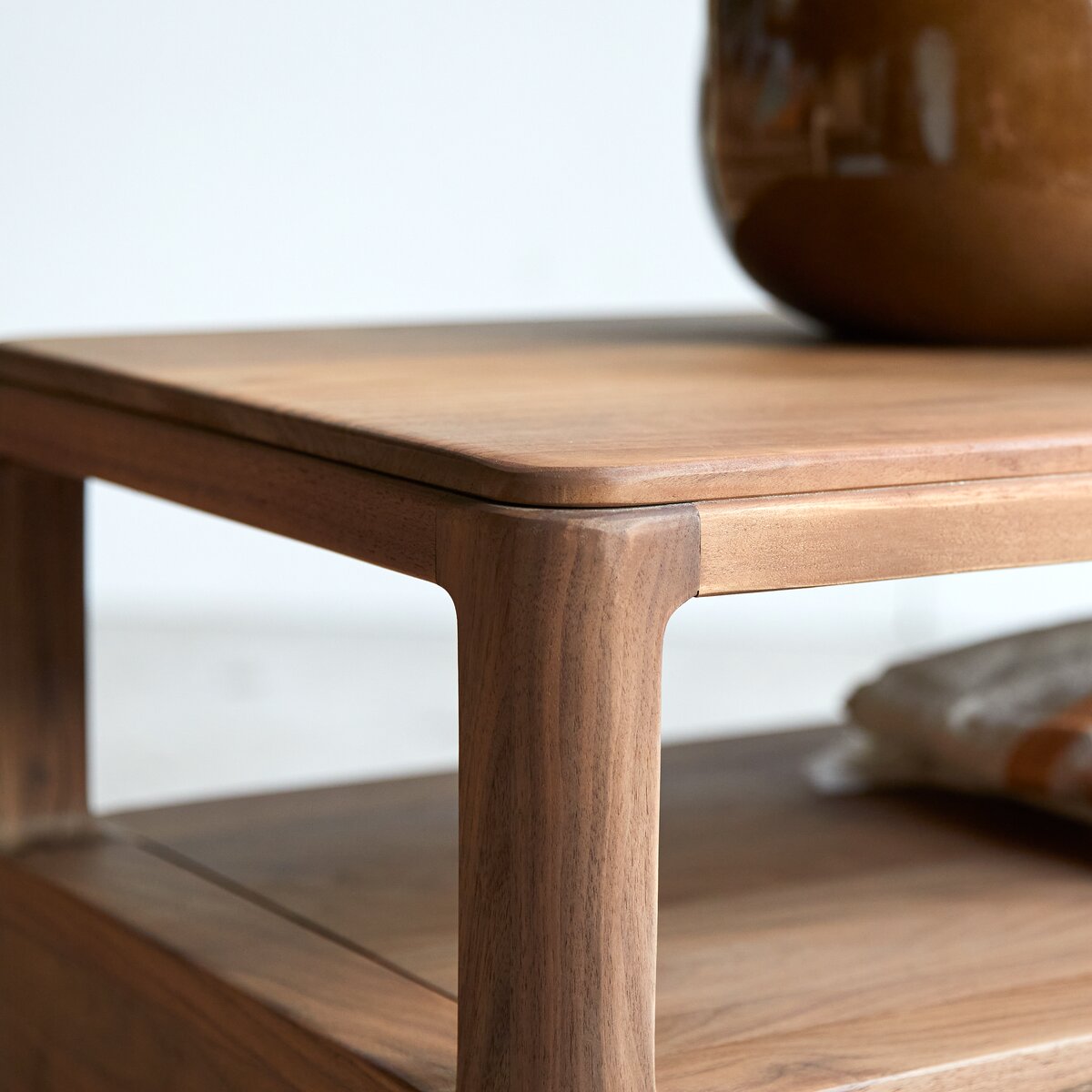Arto - Meuble TV en noyer massif 180 cm Arto - Meuble TV en noyer massif 180 cm