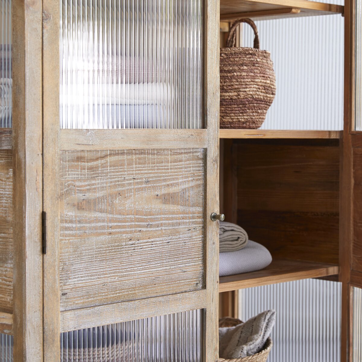 Andrea - Armoire en pin Andrea - Armoire en pin