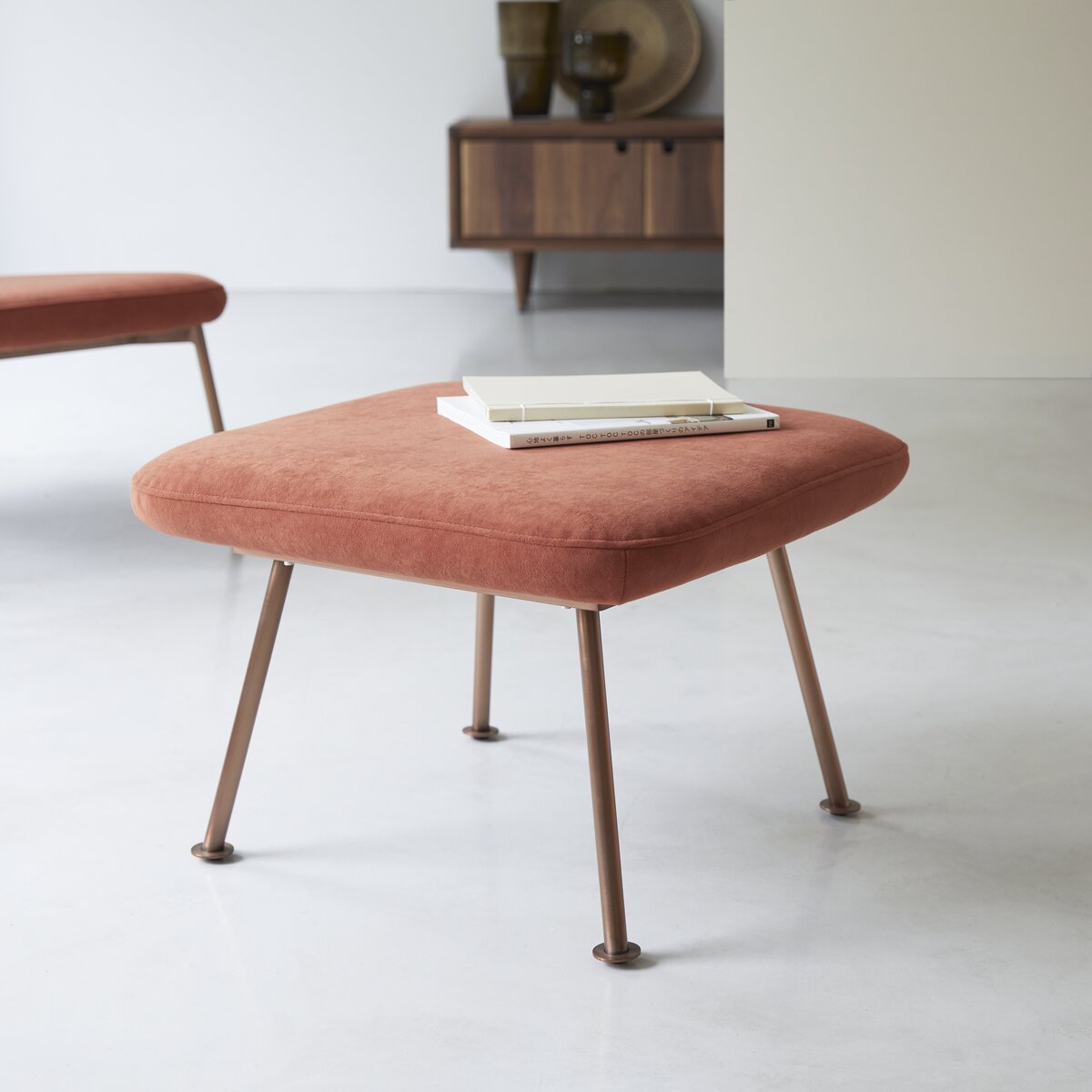 Yutapi - Tabouret Sienna en velours Yutapi - Tabouret Sienna en velours