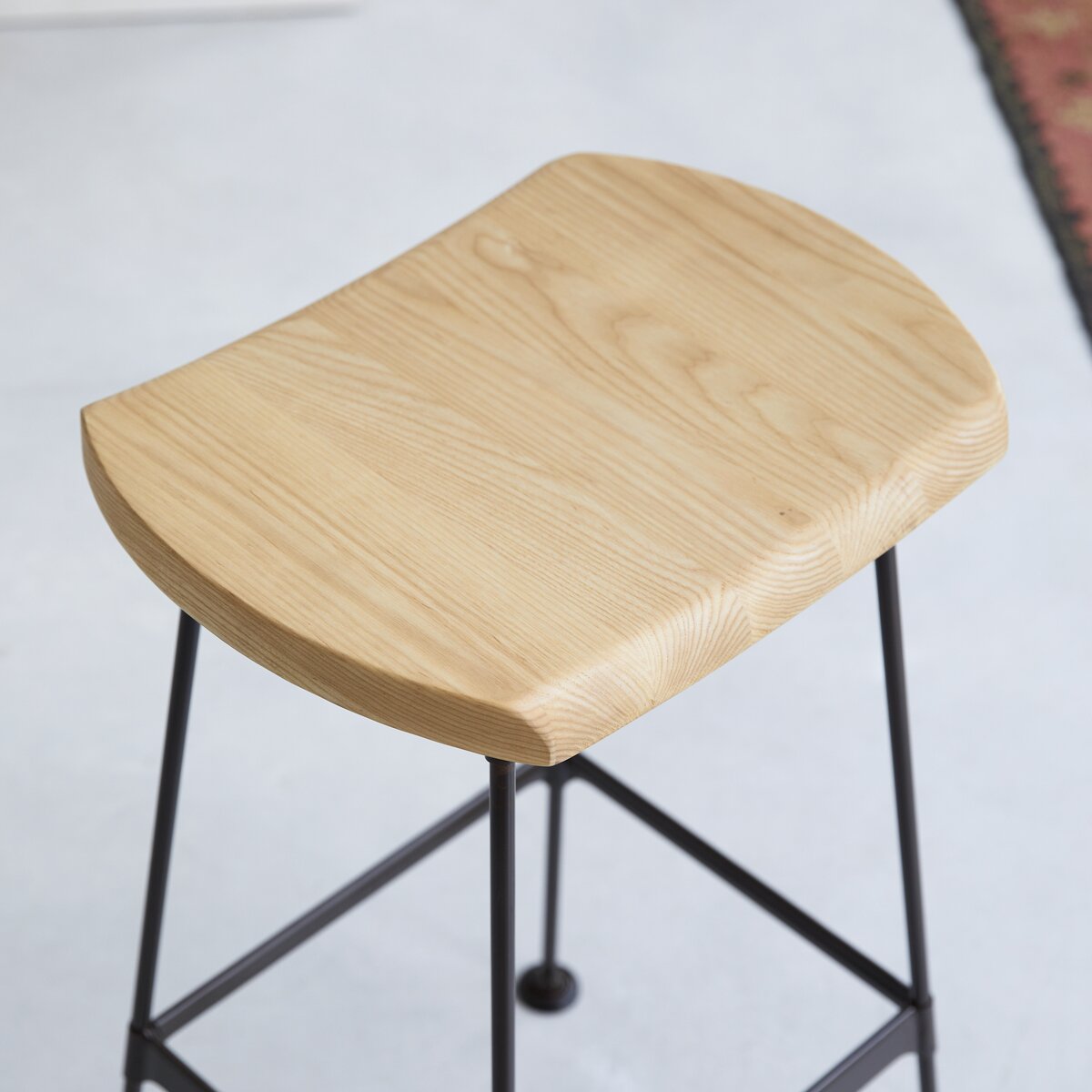 Diego - Hoher Hocker Esche und Metall black Diego - Hoher Hocker Esche und Metall black