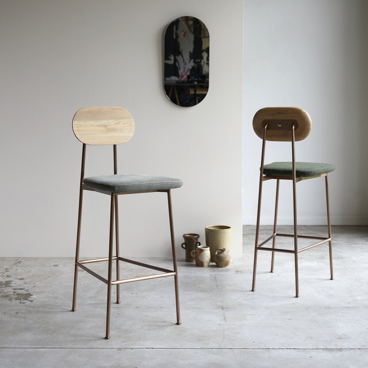Yutapi - Chaise de bar linen green en chêne massif Yutapi - Chaise de bar linen green en chêne massif