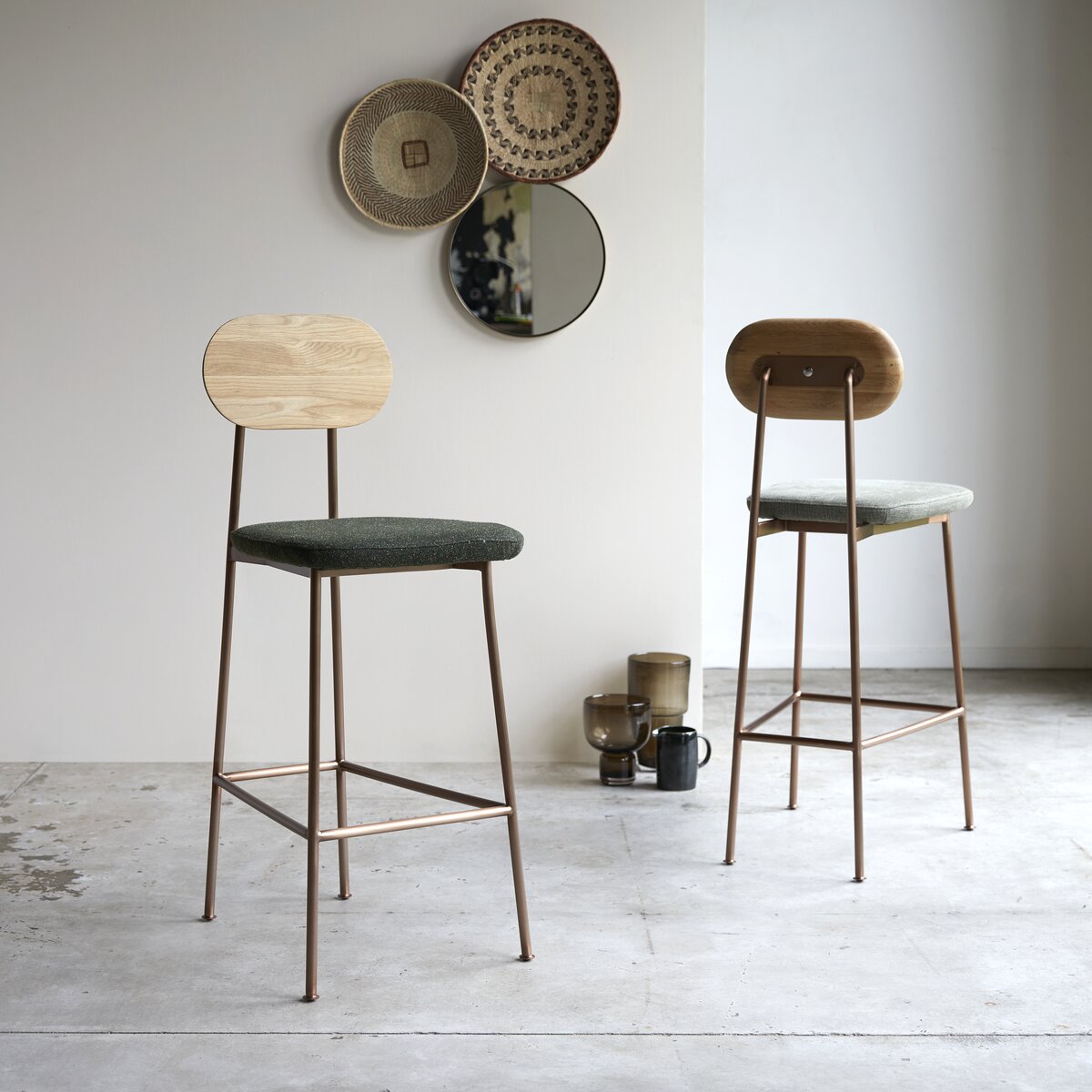 Yutapi - Chaise de bar kaki tweed en chêne massif Yutapi - Chaise de bar kaki tweed en chêne massif