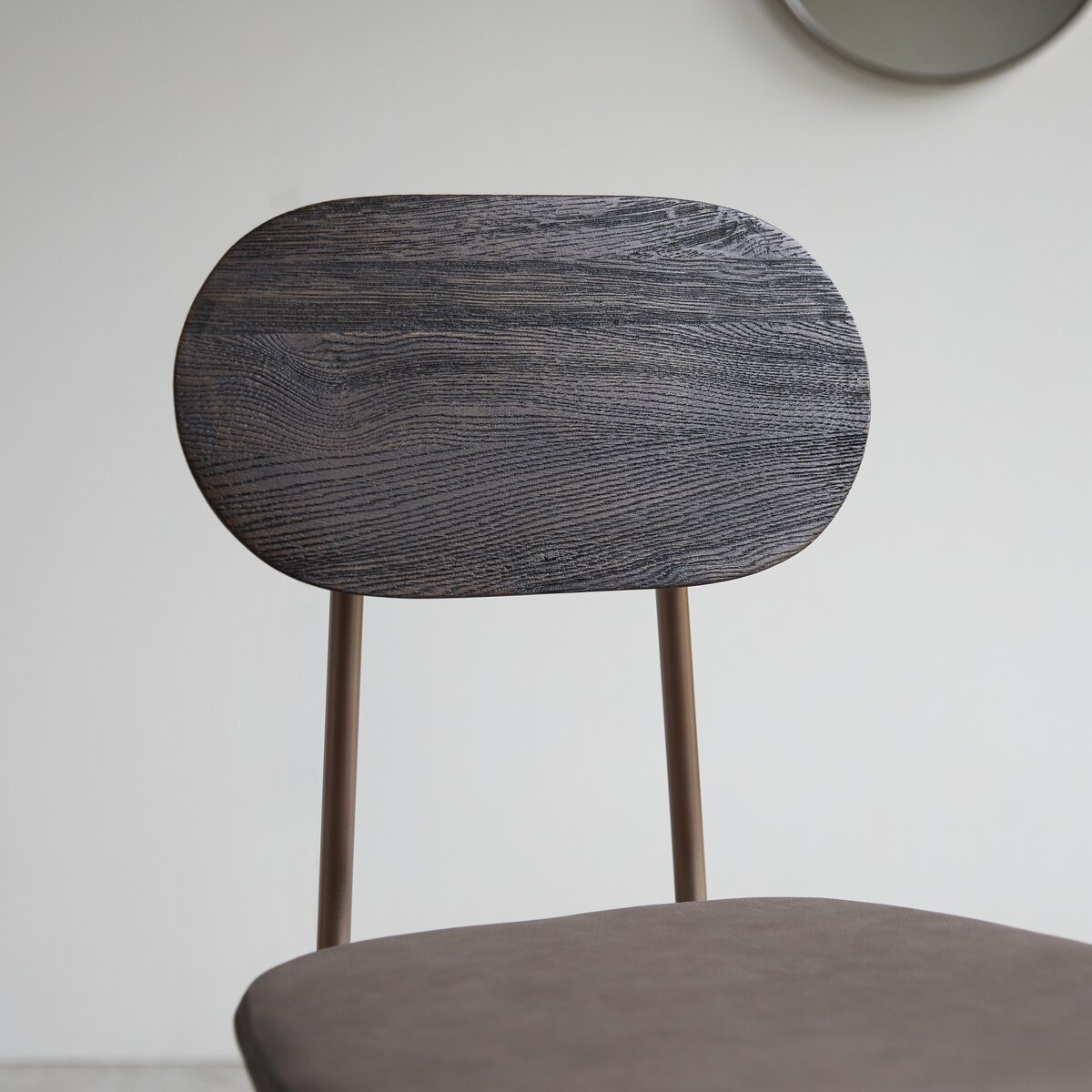 Yutapi - Chaise Mohawk choco en chêne massif Yutapi - Chaise Mohawk choco en chêne massif