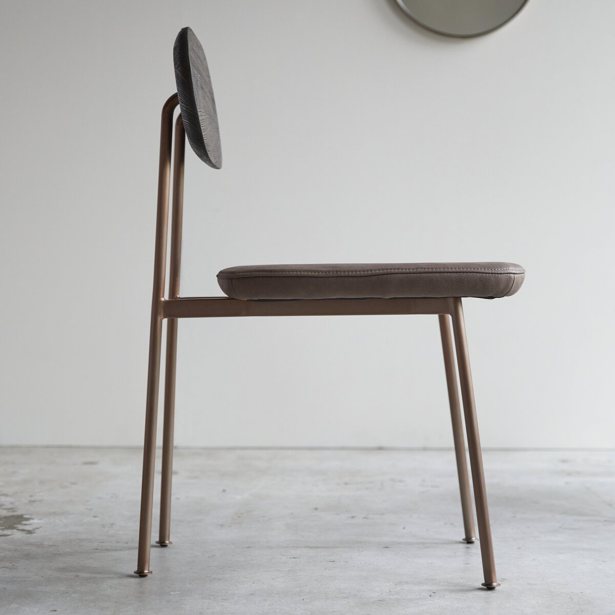 Yutapi - Chaise Mohawk choco en chêne massif Yutapi - Chaise Mohawk choco en chêne massif