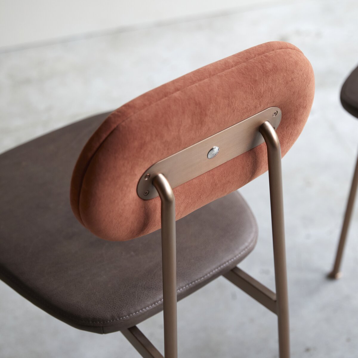Yutapi - Chaise Sienna choco en cuir Yutapi - Chaise Sienna choco en cuir