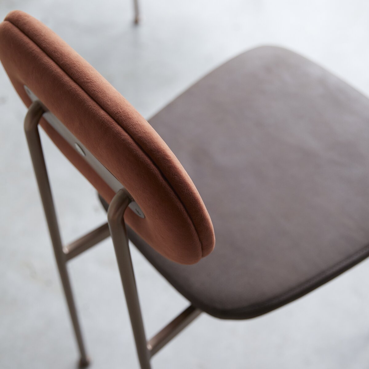 Yutapi - Chaise Sienna choco en cuir Yutapi - Chaise Sienna choco en cuir