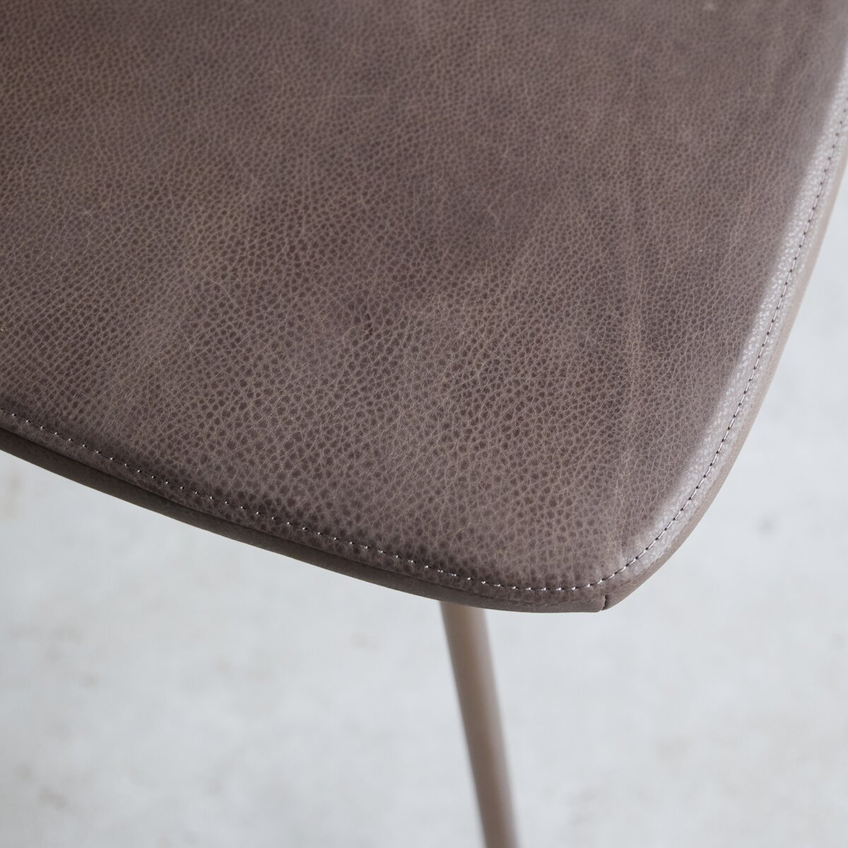 Yutapi - Stuhl Sienna Choco aus Leder Yutapi - Stuhl Sienna Choco aus Leder