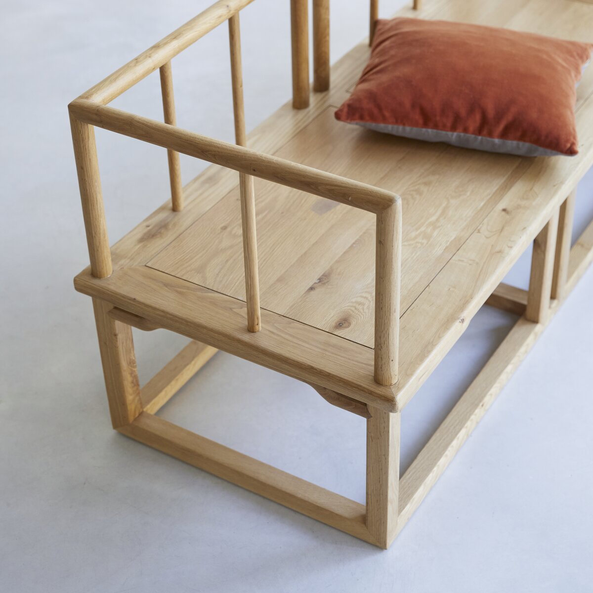 Bao - Sofa aus massiver Eiche Bao - Sofa aus massiver Eiche